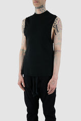 Obectra Studio - side view of Black Cotton Berlin Top.