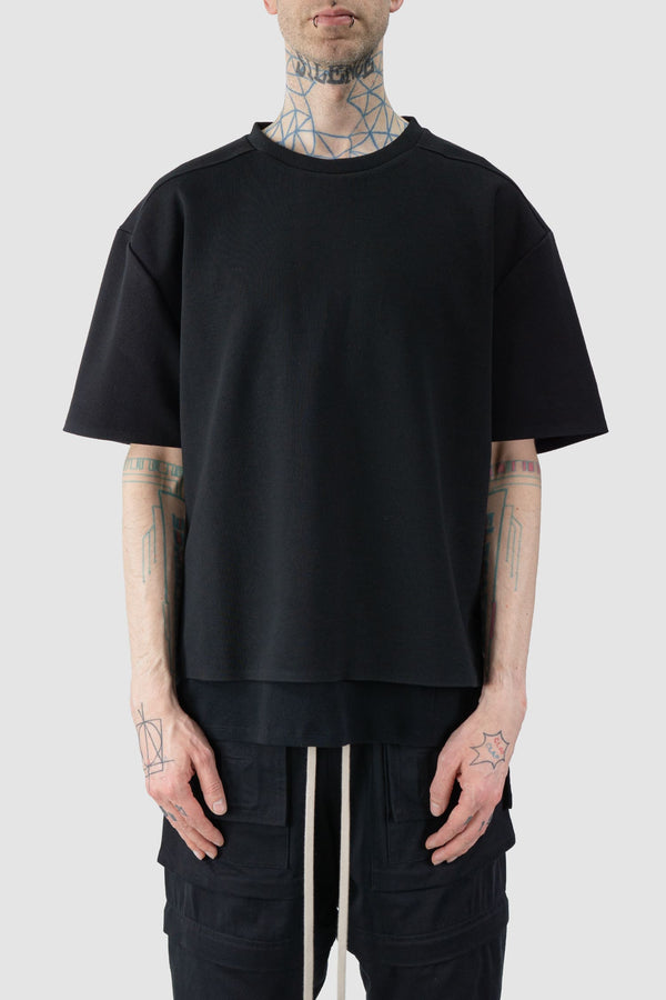 Ovnnie - front view of the black Back Printed Boxy T-Shirt.