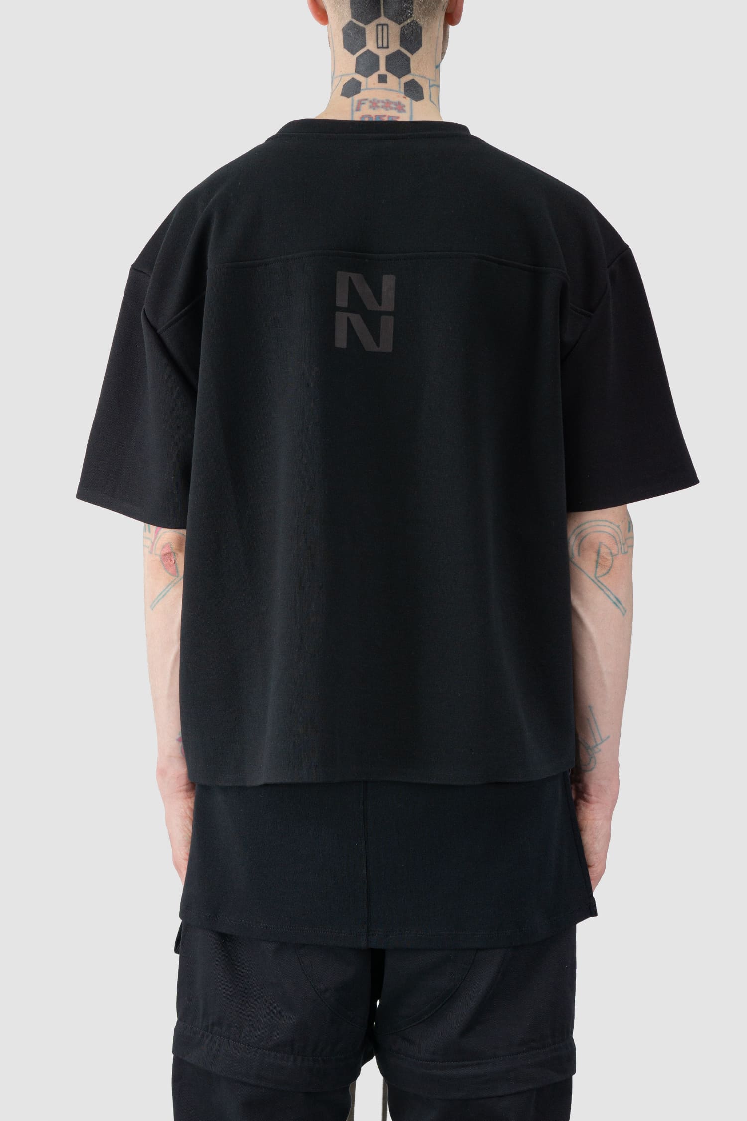 Ovnnie - back view of the black Back Printed Boxy T-Shirt.