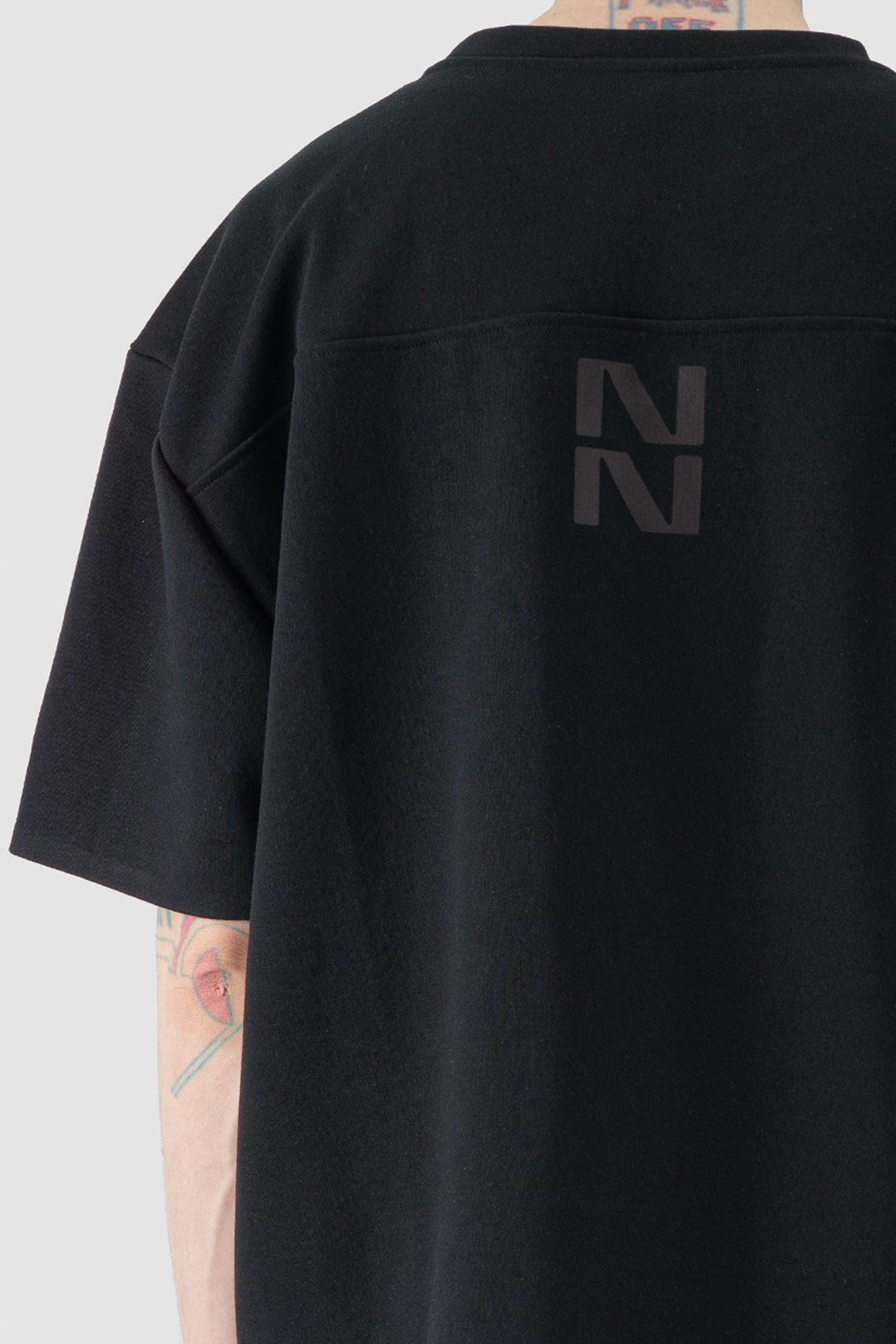 Ovnnie - detail view of the black Back Printed Boxy T-Shirt.