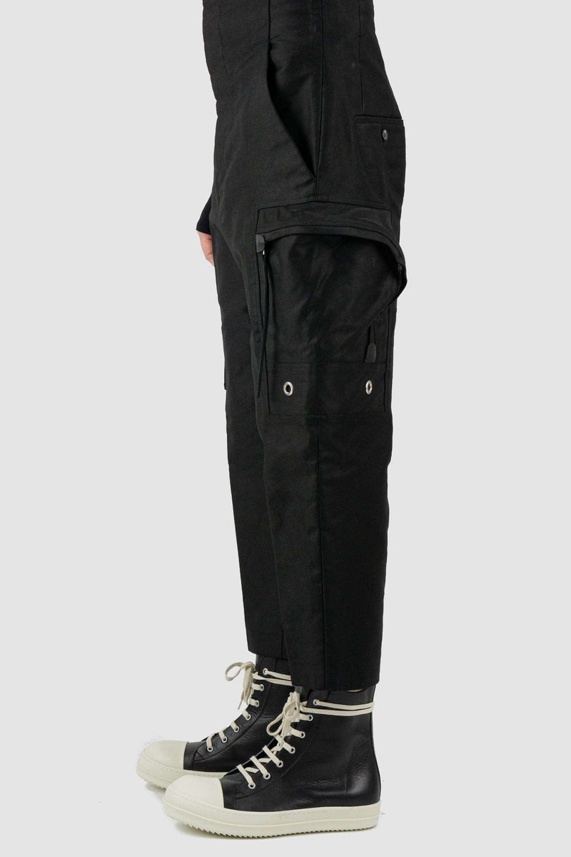 RICK OWENS black high-waisted cargo pants from the FW18 runway, in thick cotton twill with oversized cargo pockets right side.