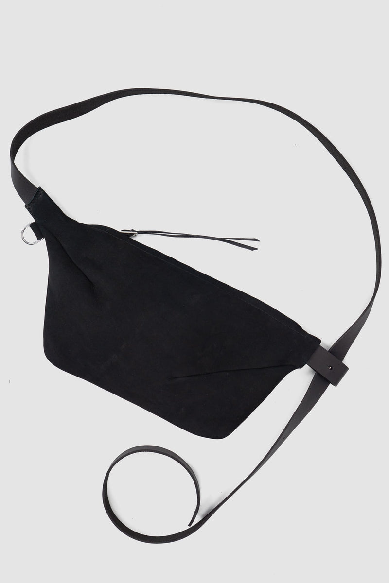 Werkschwarz - front view of the black Calf Leather Waist Bag Werk 2N.