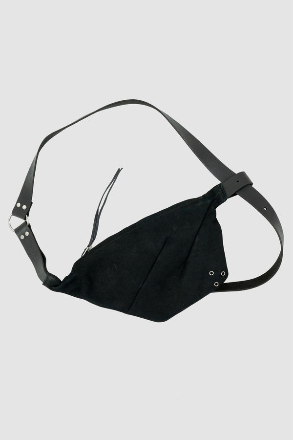 Werkschwarz - front view of black silky sanded nubuck leather fanny pack is a versatile accessory that can also be worn as a waist bag or crossbody bag. Part of the Permanent collection, it features a waxed finish, ventilation openings, and a metal ring for added functionality and style.