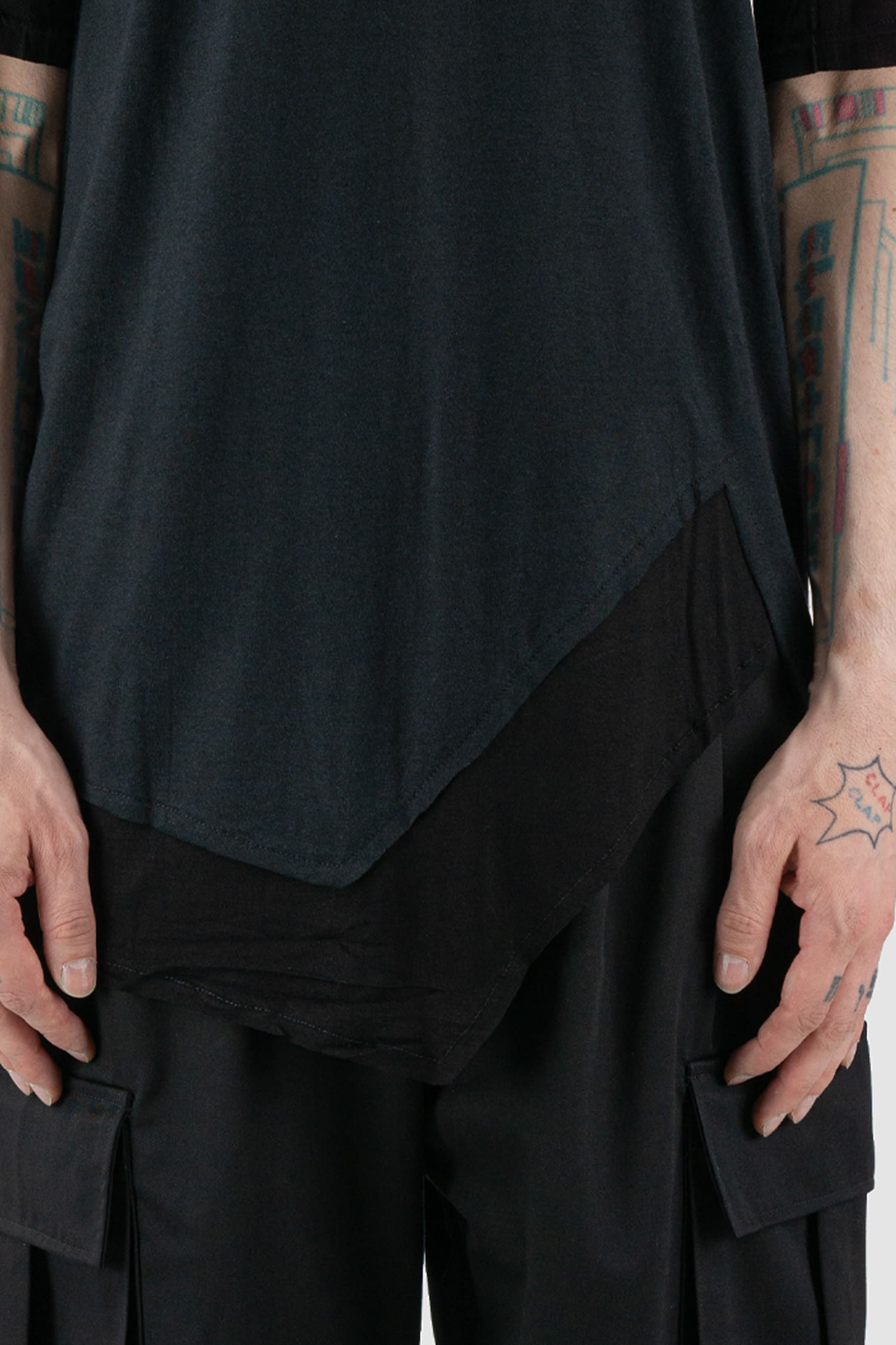 XConcept - front hem view of black asymmetrical bamboo t-shirt for men from the FW24 collection has a double-layered, tapered front and sleeves.