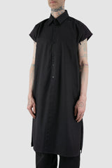 XConcept - Front side view of black long sleeveless shirt vest.