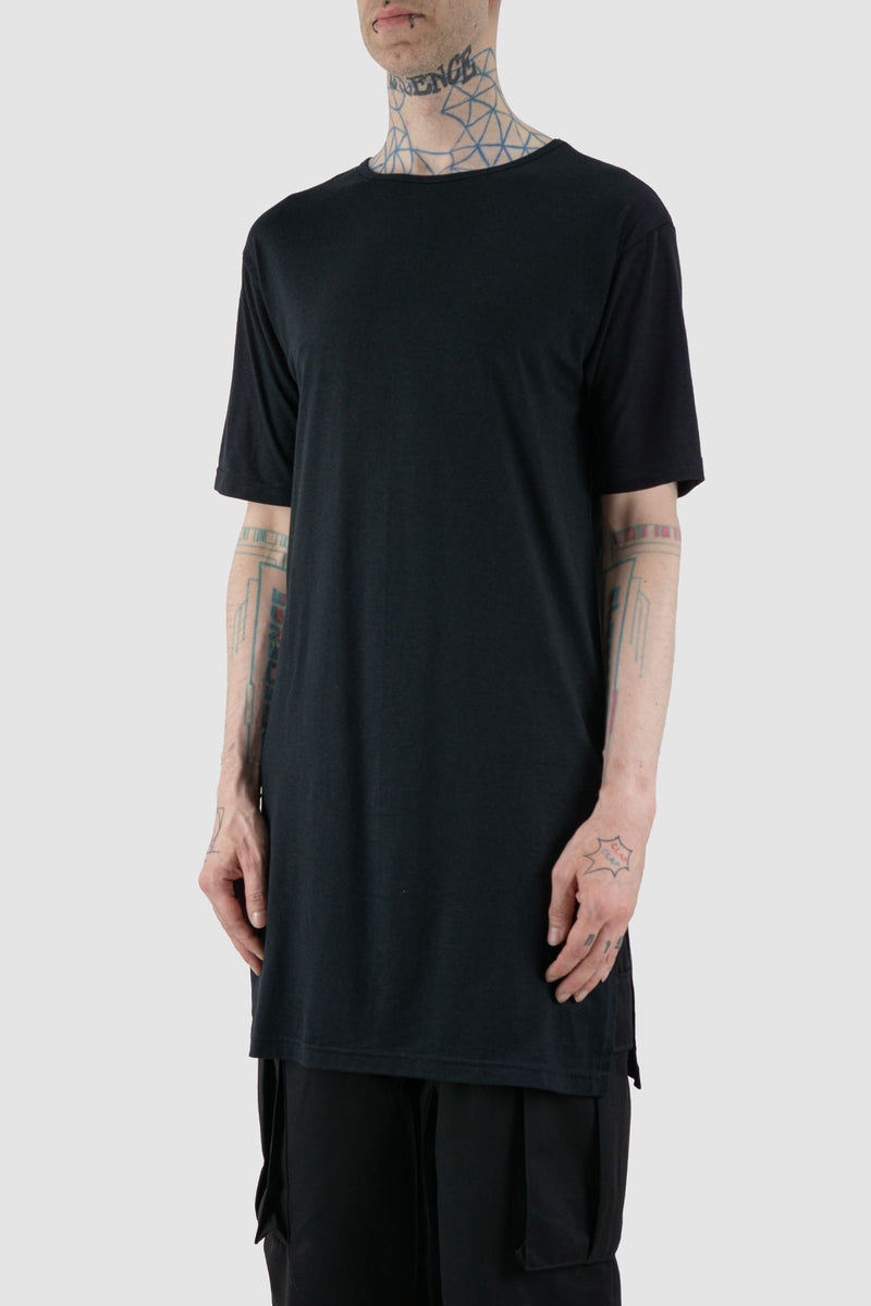 XConcept - Front side view of black overlength bamboo T-shirt.