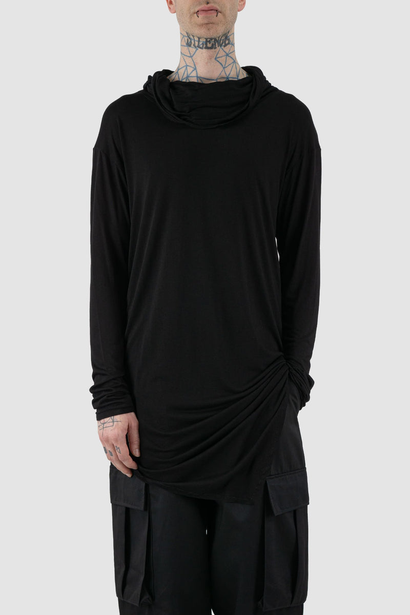 XConcept - Front legere view of black round collar light long sleeve jumper for men with slightly flared round collar, tapered hems, FW24 Collection.