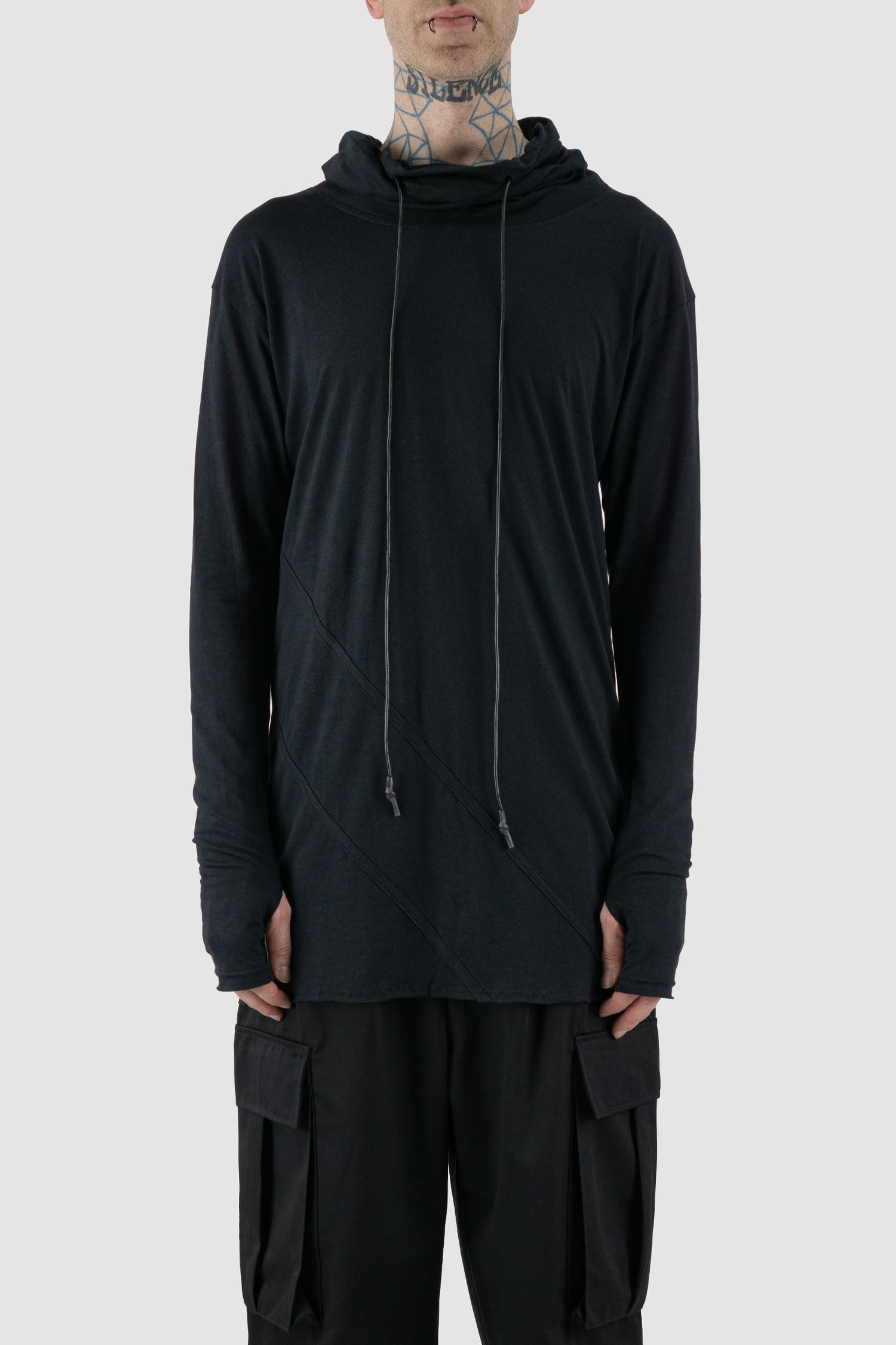 XConcept - Front view of black stacked crew neck jumper for men with thumbholes on sleeves, slightly dropping shoulders, FW24 Collection.