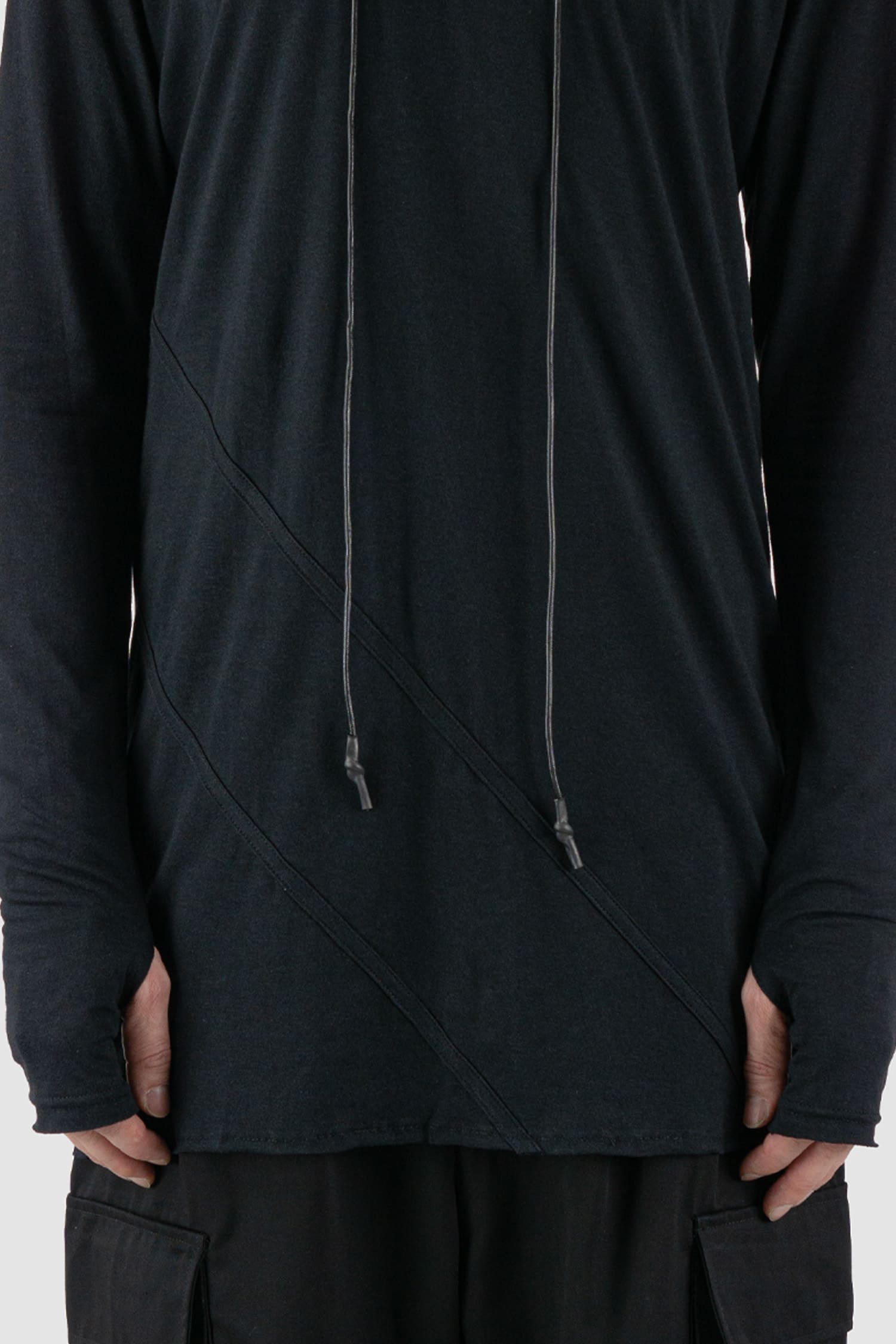 XConcept - Front detail view of black stacked crew neck jumper for men with thumbholes on sleeves, slightly dropping shoulders, FW24 Collection.