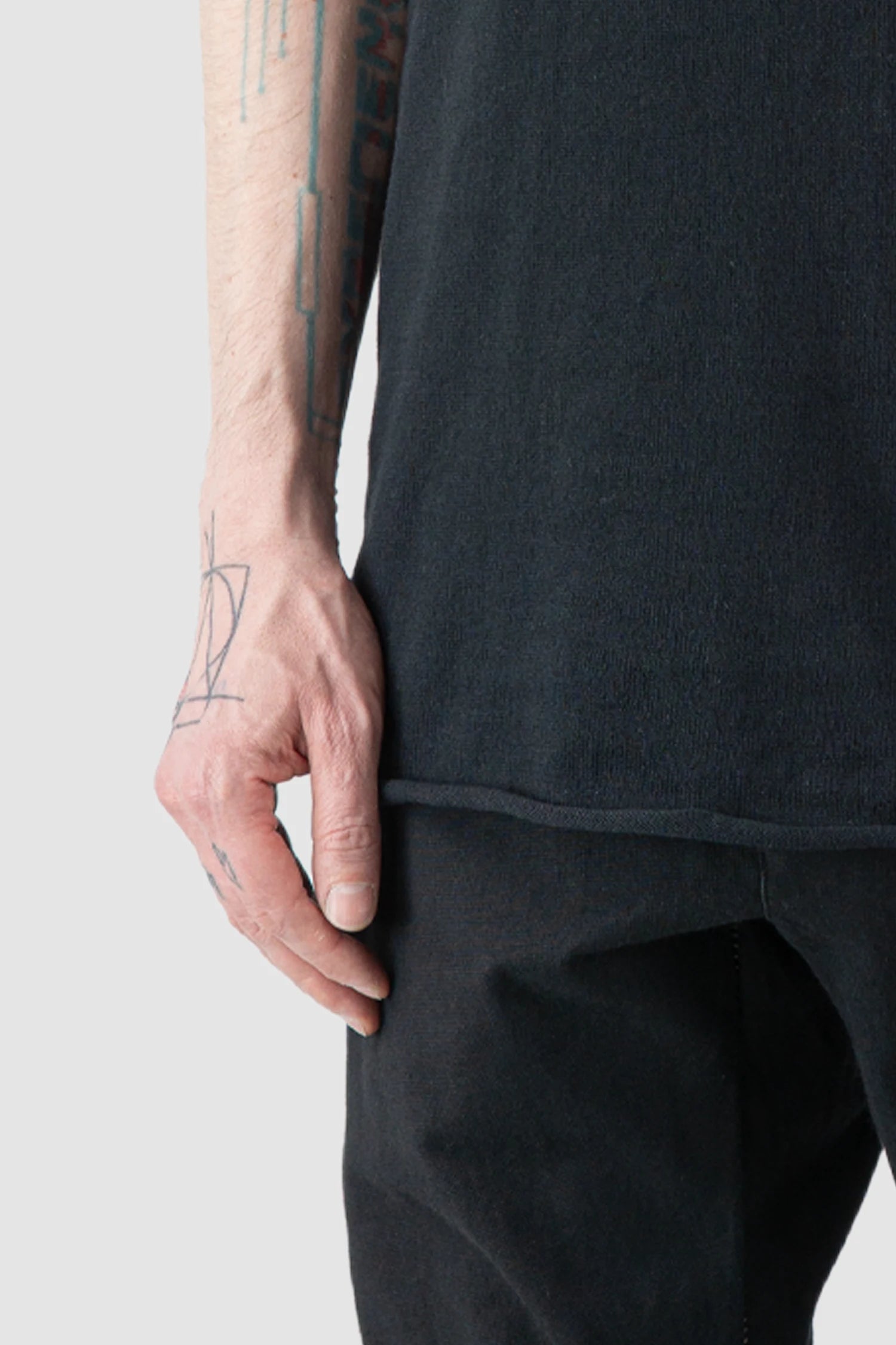 Isaac Sellam - Men’s Black Reversible Knitted Spine T-Shirt hem detail view