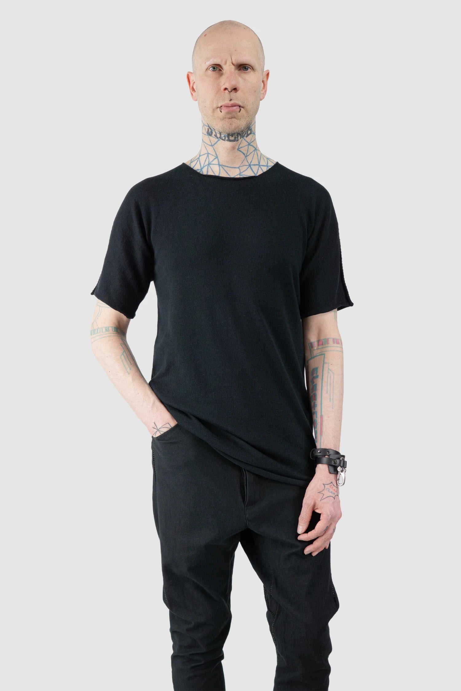 Isaac Sellam - Men’s Black Reversible Knitted Spine T-Shirt model relaxed view