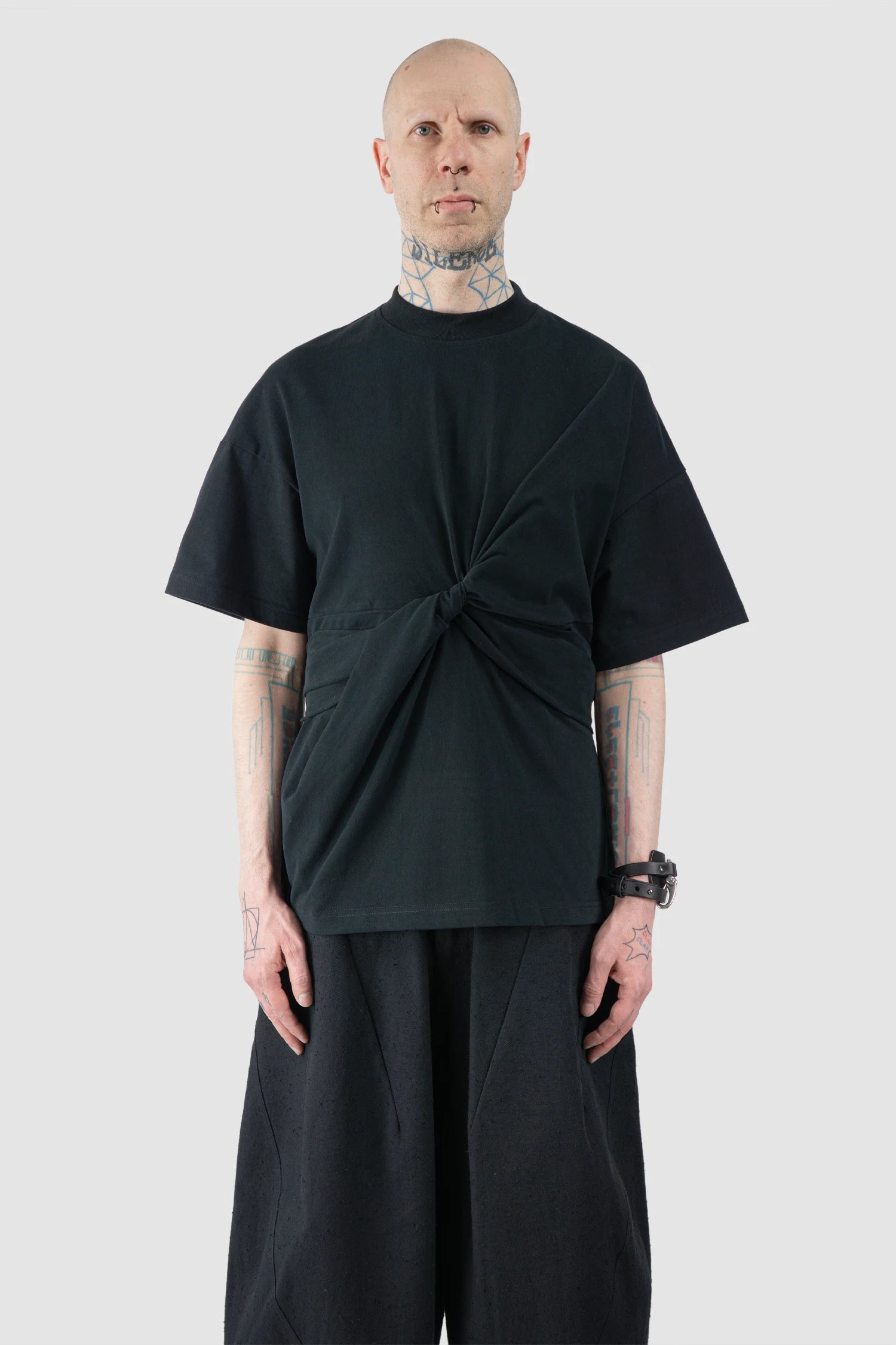 Joe Chia - Men’s Black Boxy Draped Cotton T-Shirt model new draping view