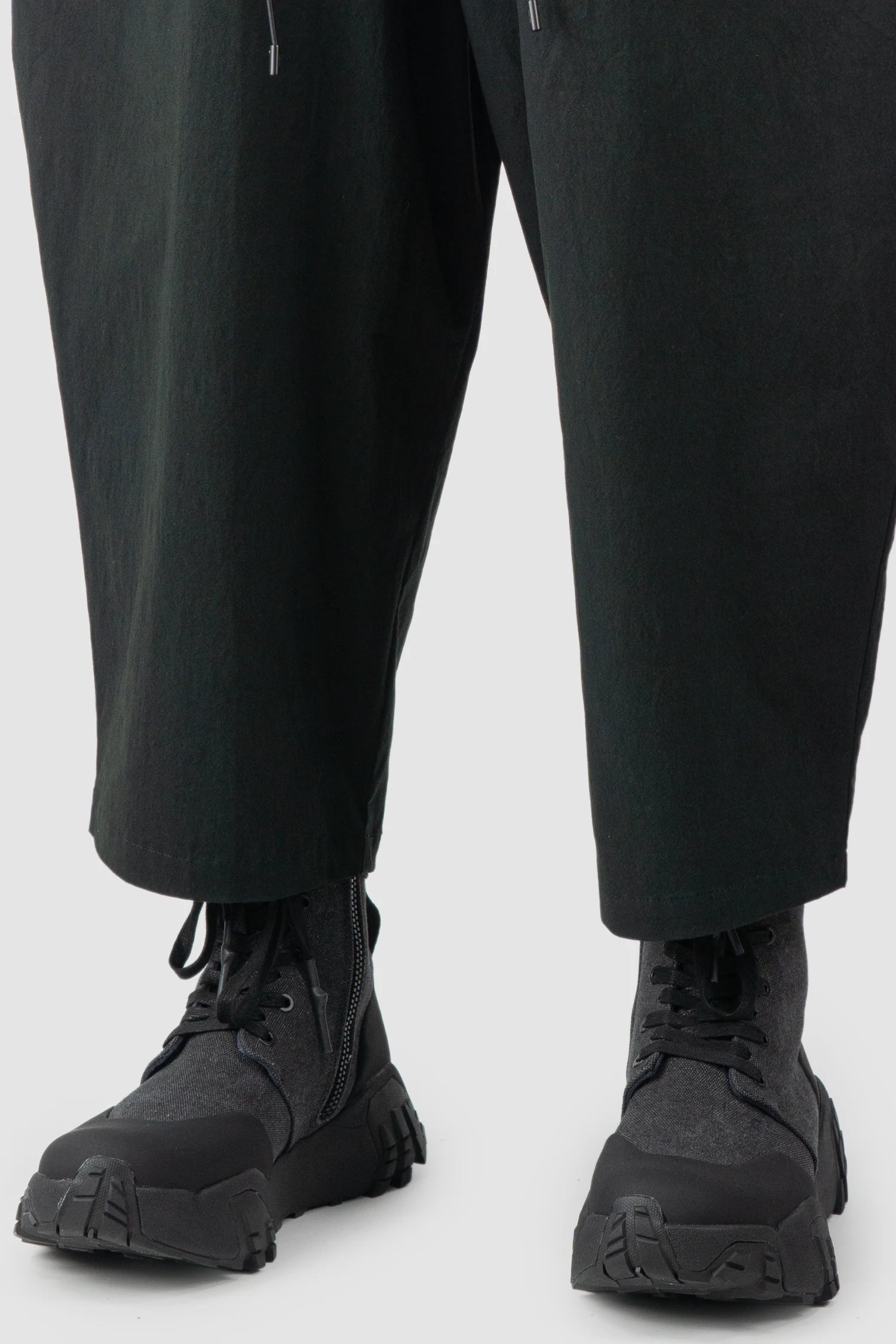 Joe Chia - Men’s Black Cropped Drop Crotch Cotton Blend Trousers hem detail view