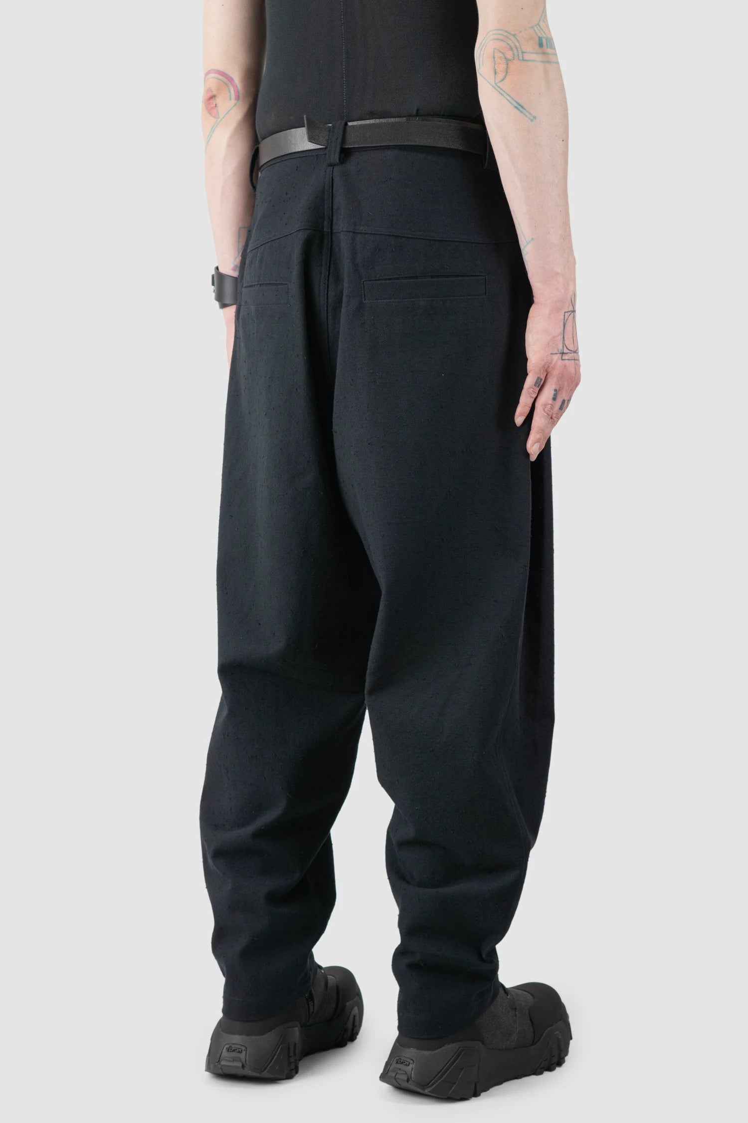 Joe Chia - Men’s Black Textured Cotton Pleated Trousers model back side view