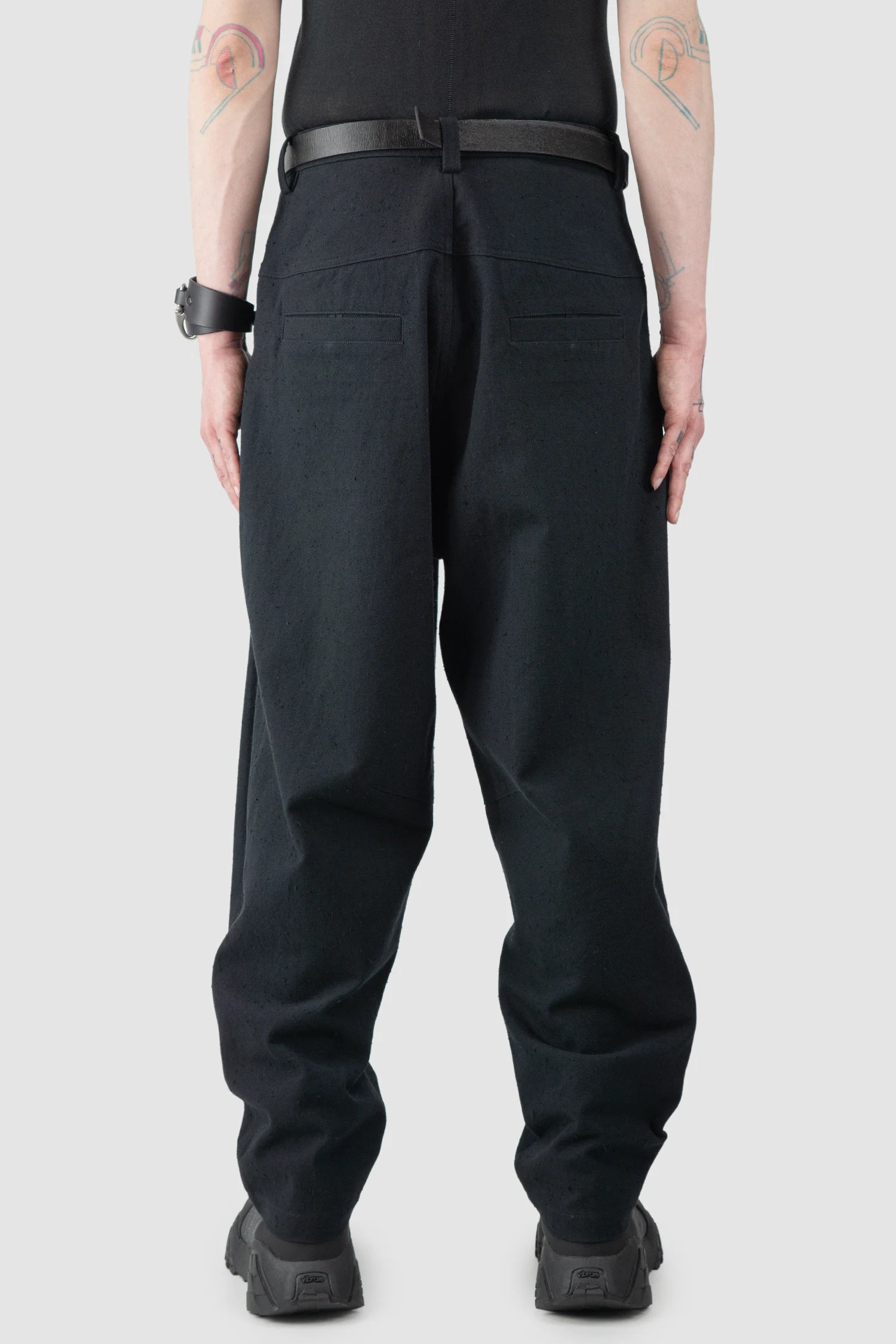 Joe Chia - Men’s Black Textured Cotton Pleated Trousers model back view