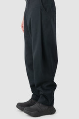 Joe Chia - Men’s Black Textured Cotton Pleated Trousers pleat detail view