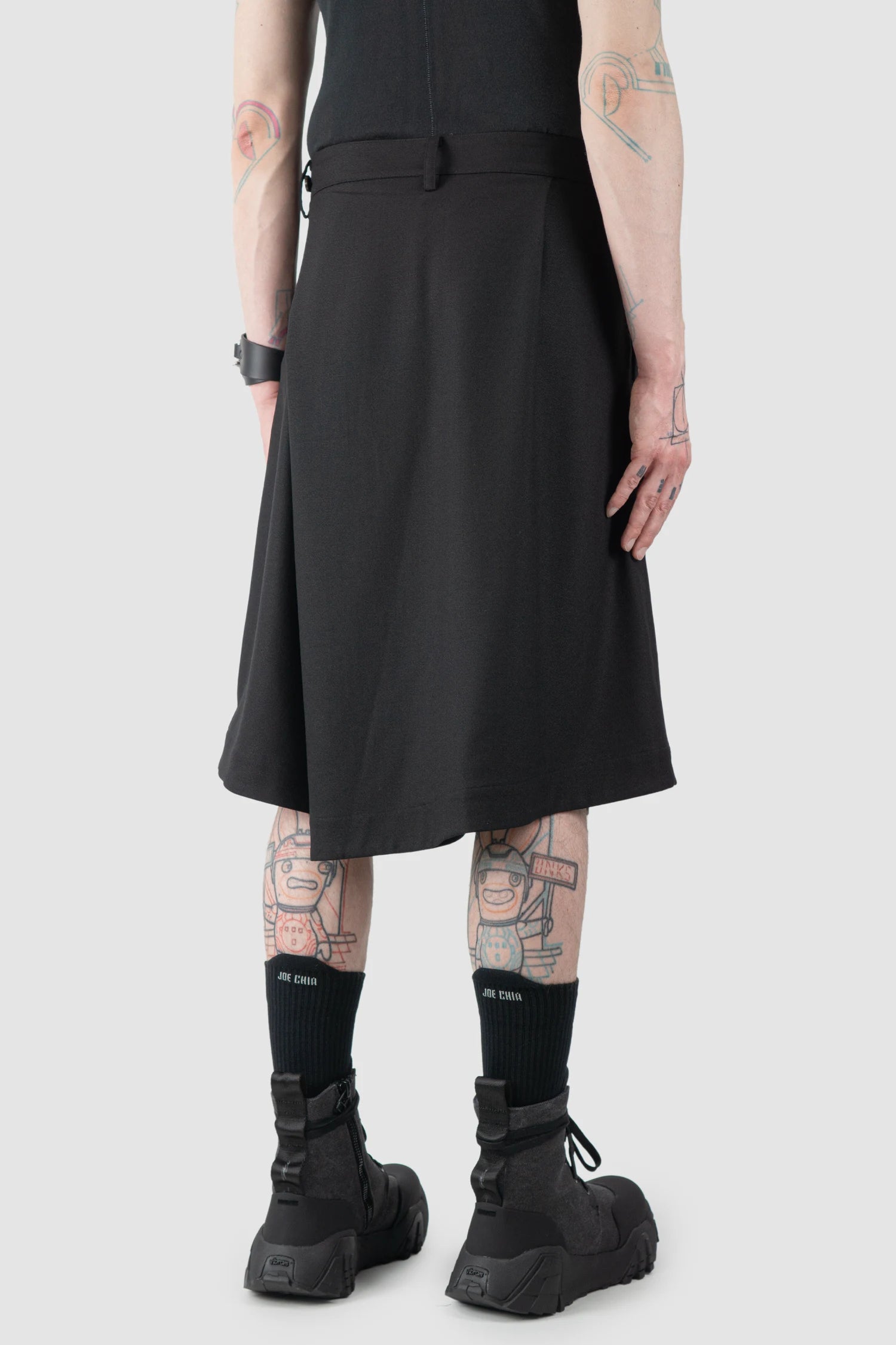 Joe Chia - Men’s Black Wool Linen Skirt Panel Wide Shorts model back side view