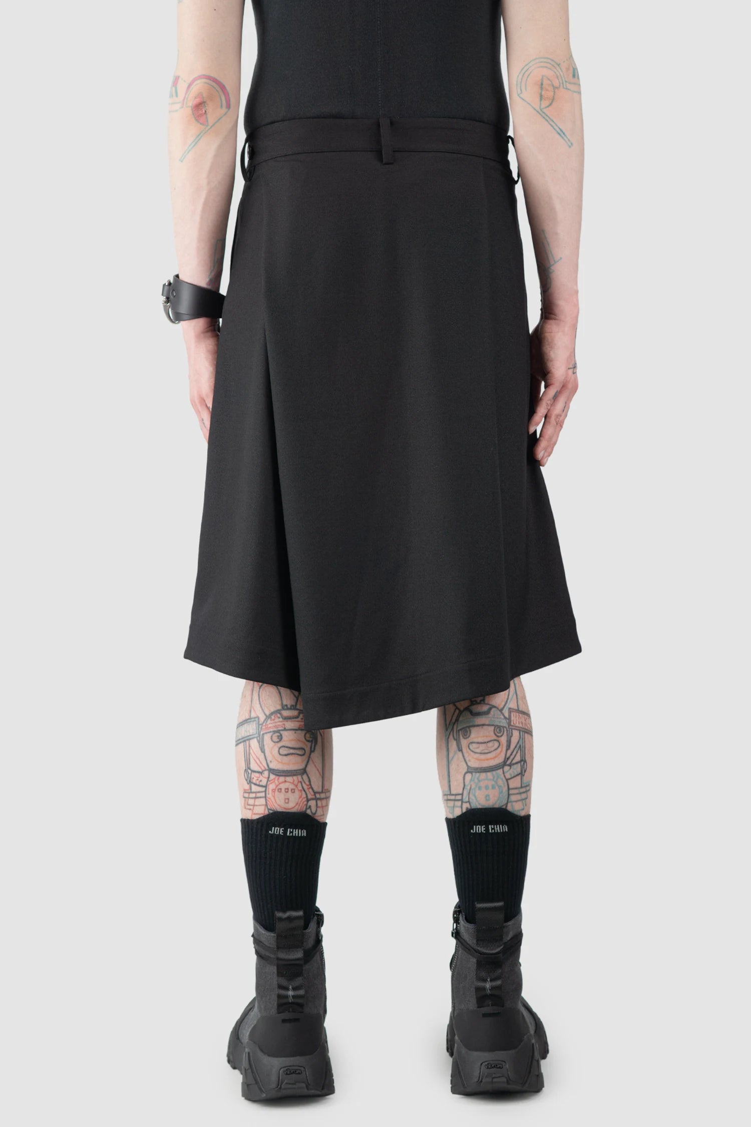 Joe Chia - Men’s Black Wool Linen Skirt Panel Wide Shorts model back view