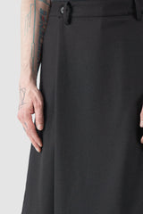 Joe Chia - Men’s Black Wool Linen Skirt Panel Wide Shorts waist detail view