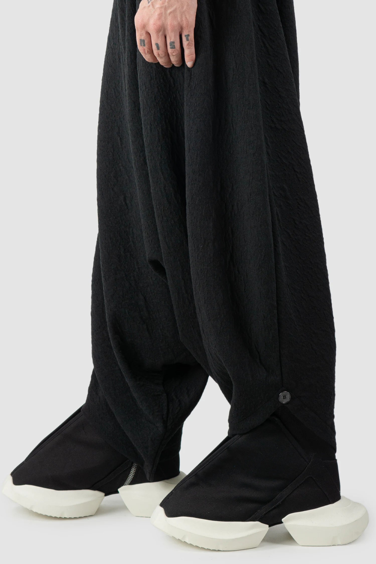 La Haine Inside Us - Men's Black Deep Crotch Cotton Trousers - leg detail view