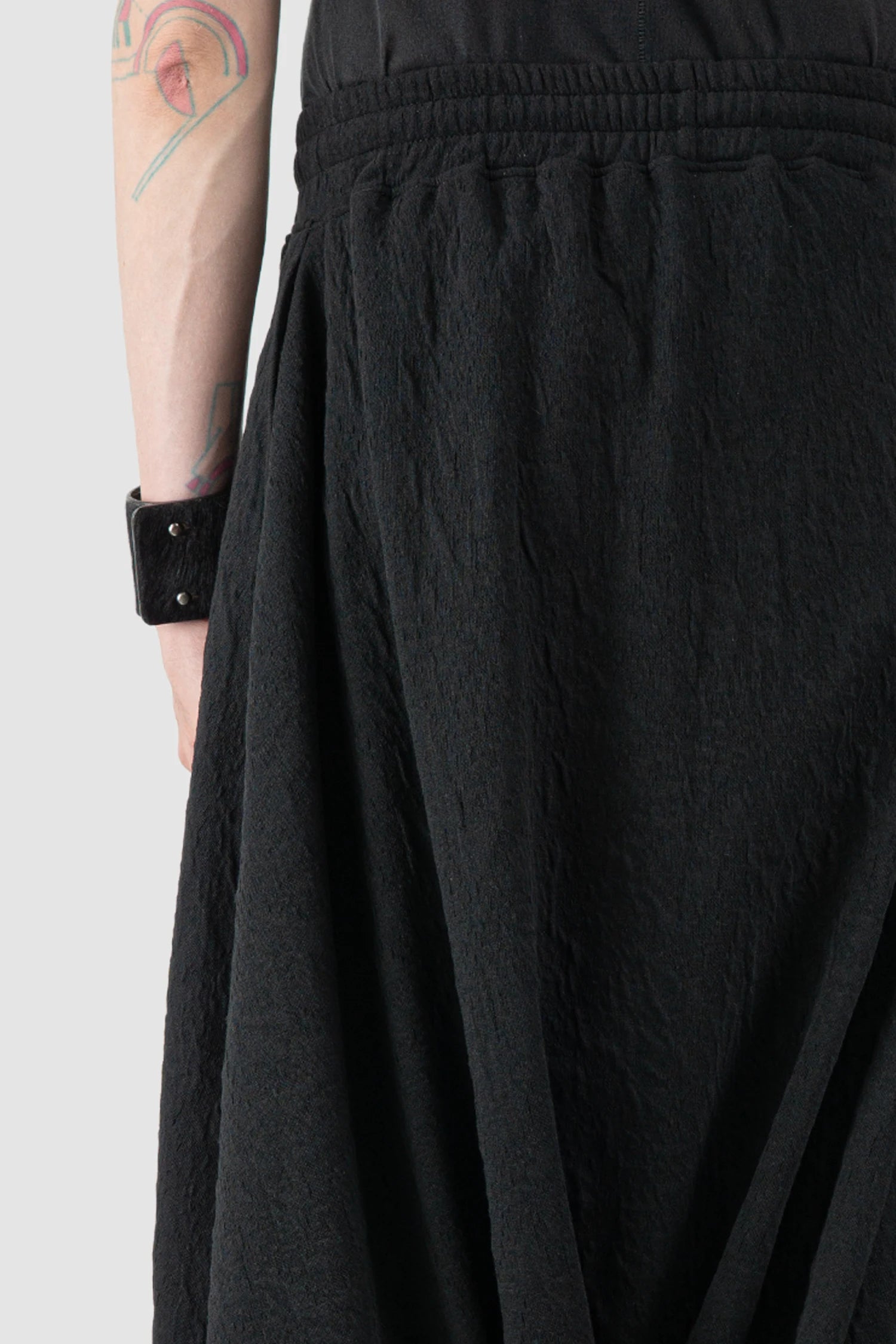 La Haine Inside Us - Men's Black Deep Crotch Cotton Trousers - waist detail view
