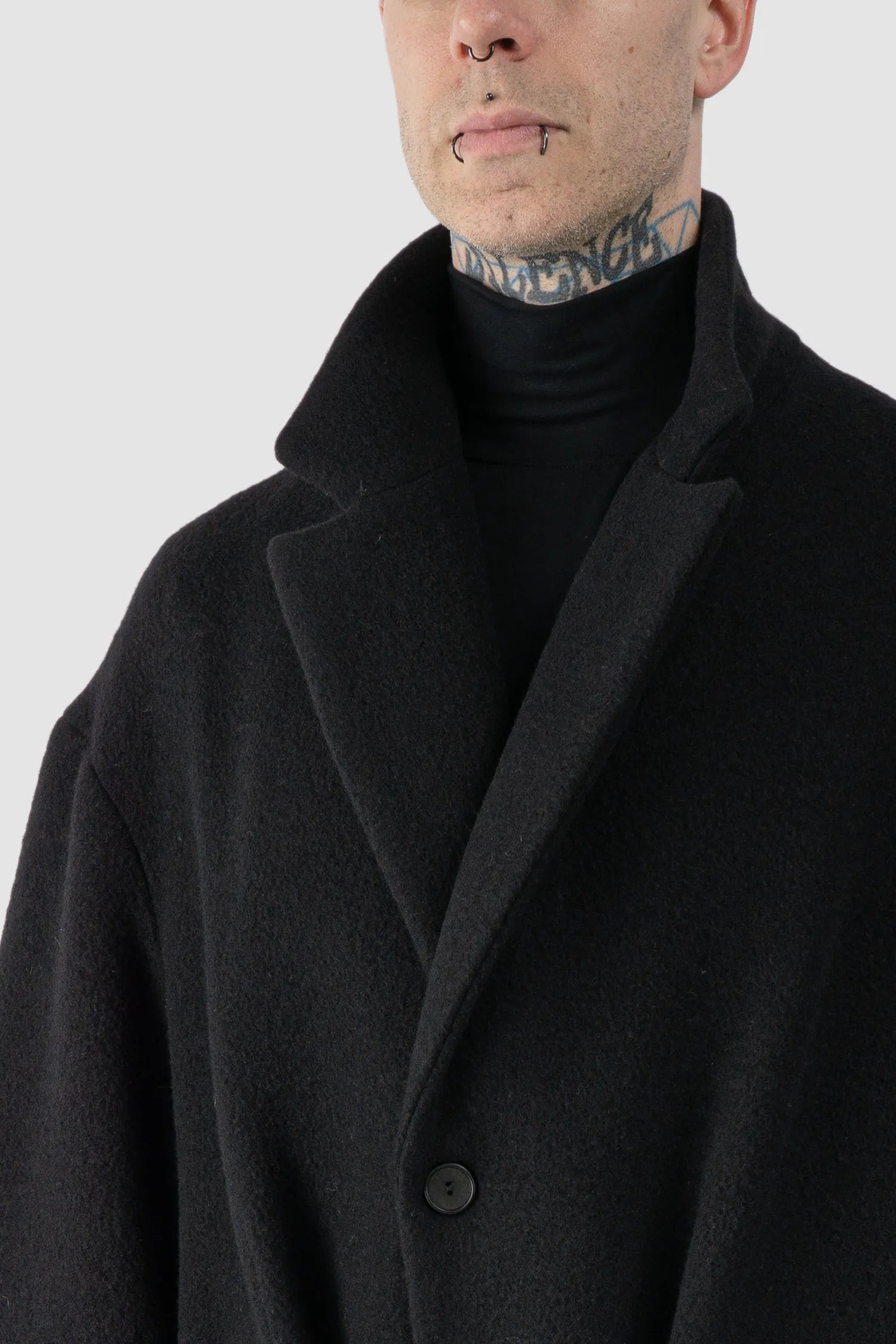 La Haine Inside Us - Men's Black Jumbo Soft Wool Blend Trench Coat - neck detail view