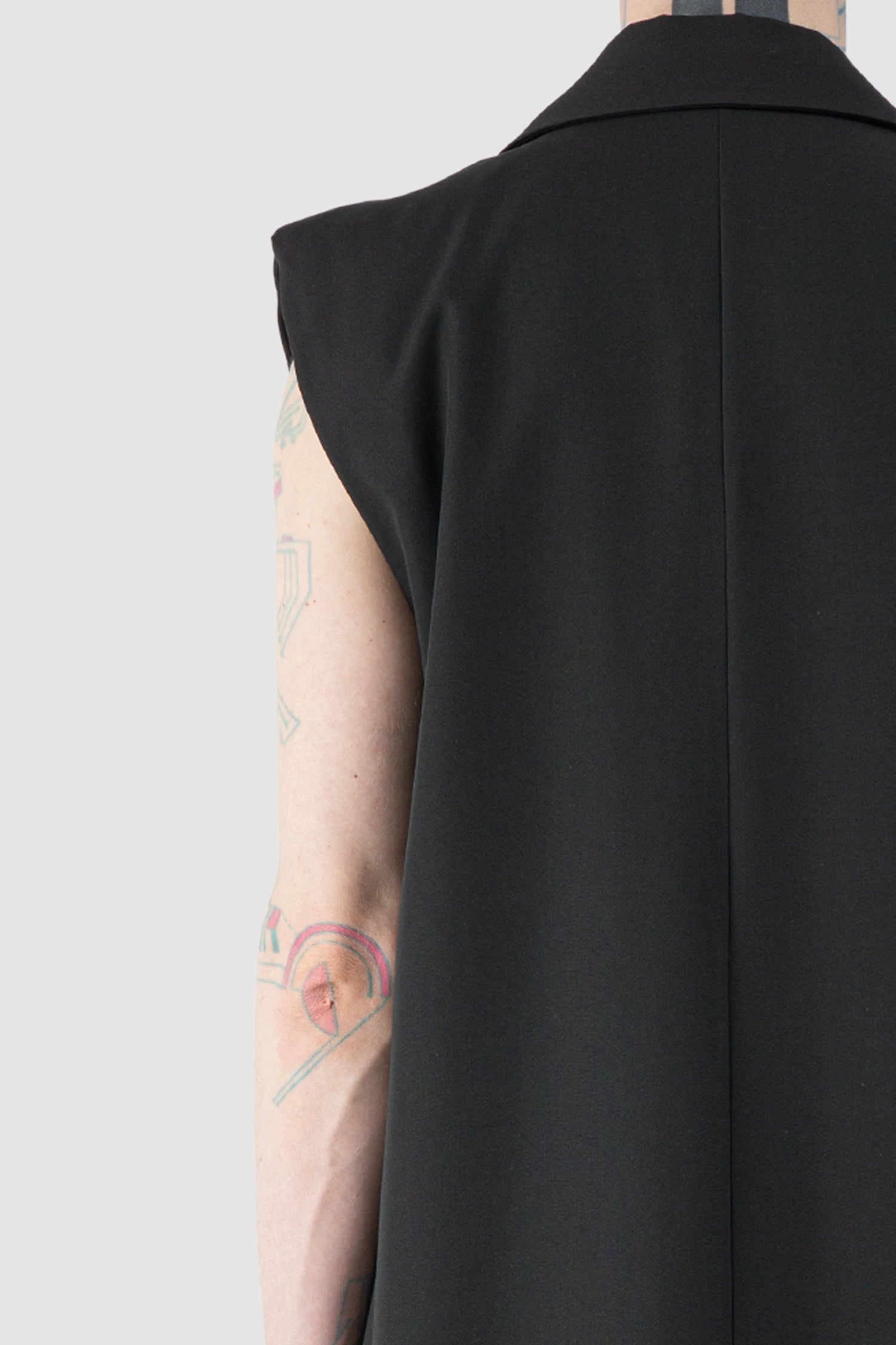 La Haine Inside Us - Men’s Black Long Fluid Tuxedo Vest back detal view