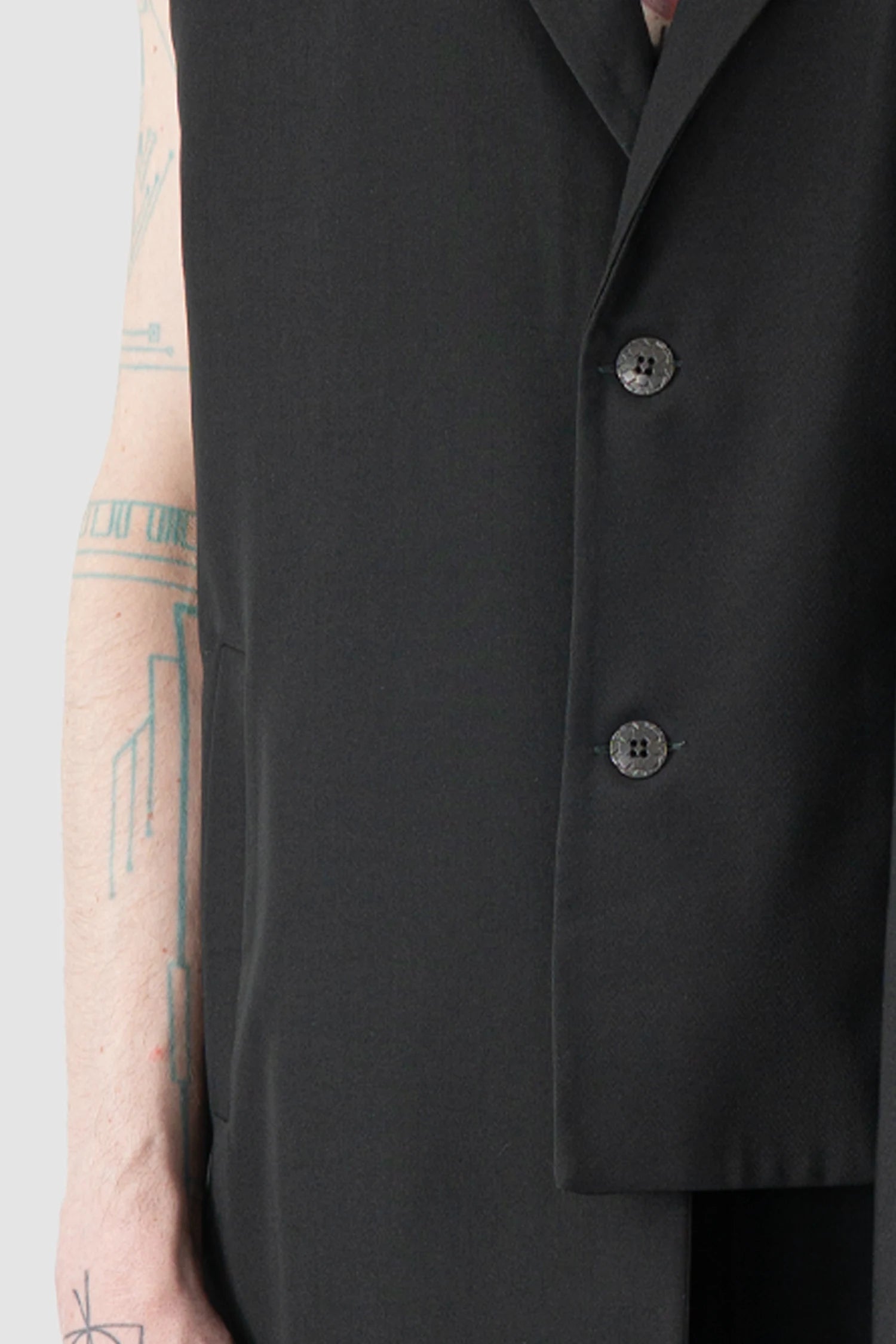 La Haine Inside Us - Men’s Black Long Fluid Tuxedo Vest button detail view