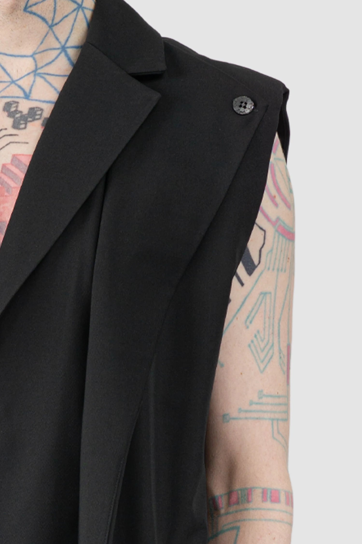 La Haine Inside Us - Men’s Black Long Fluid Tuxedo Vest shoulder detail view