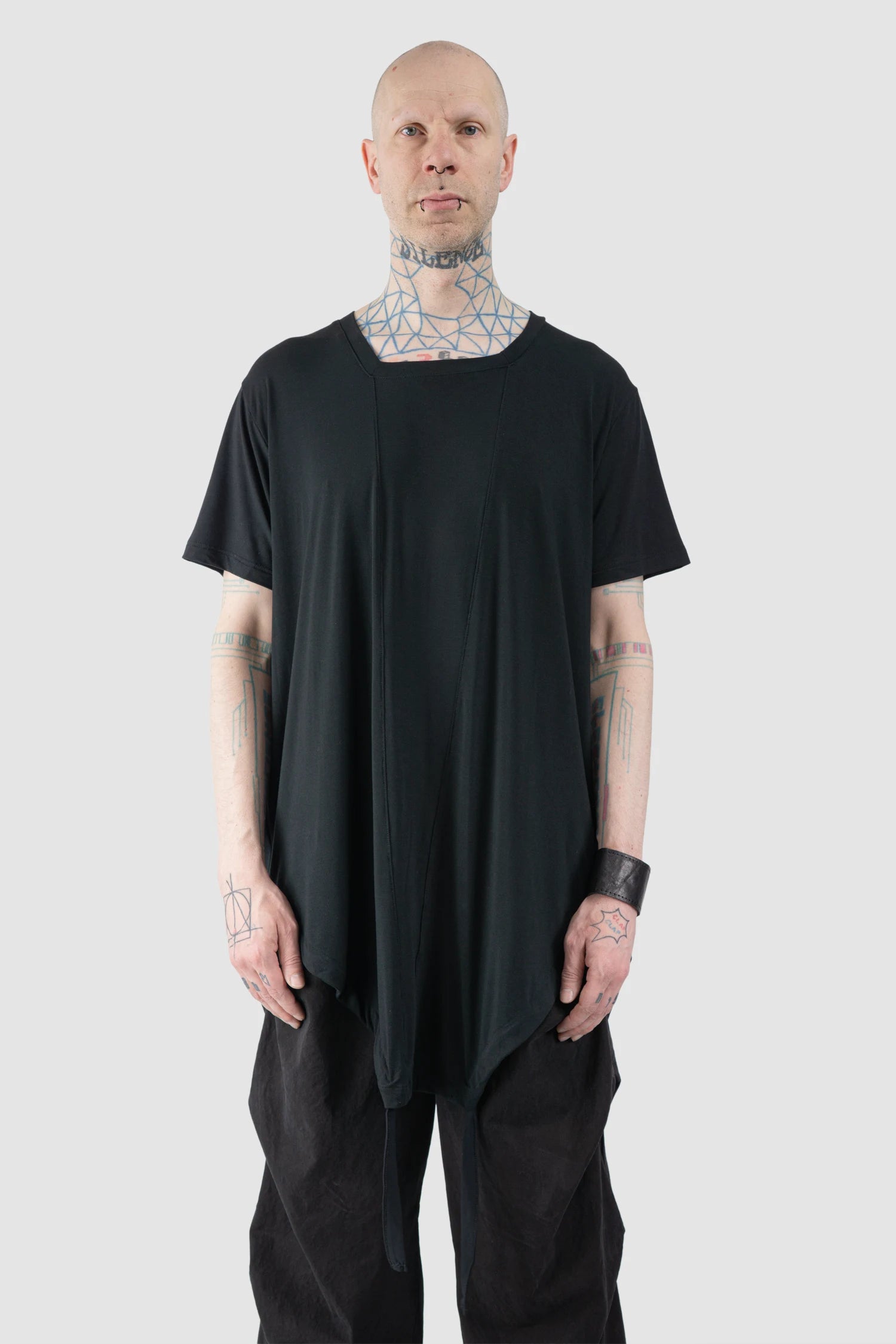 La Haine Inside Us - Men’s Black Relaxed Bamboo Longline T-Shirt model front view