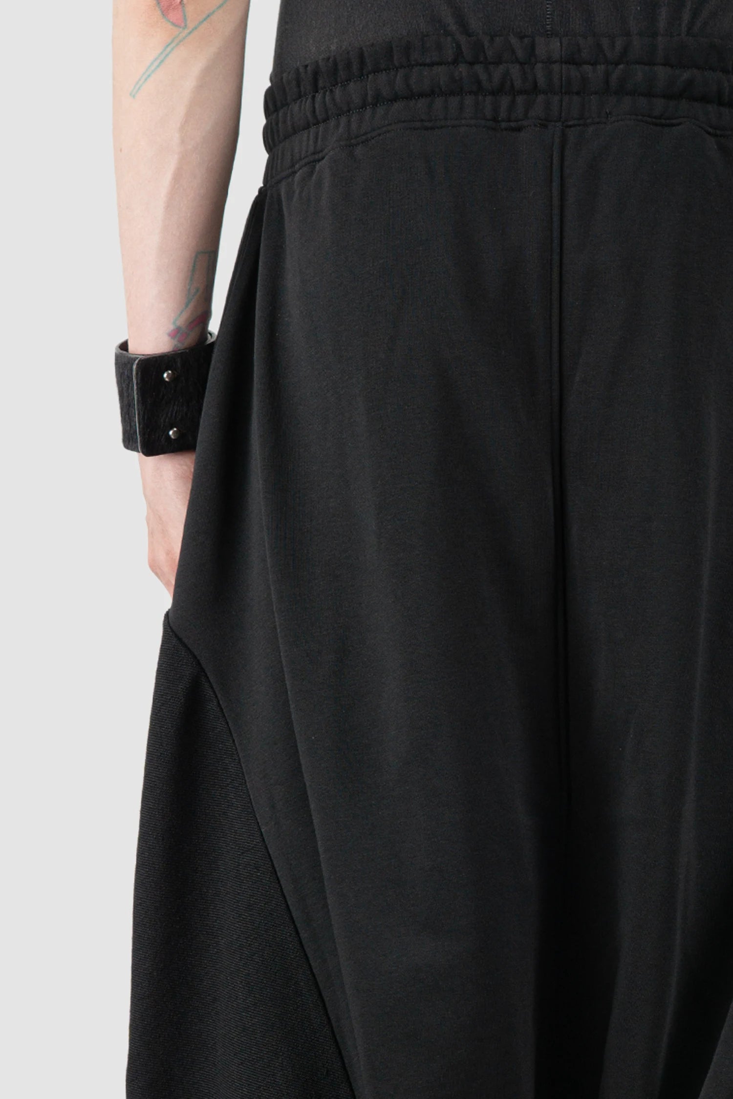 La Haine Inside Us - Men's Black Structured Baggy Cotton Fleece Pants - waist detail view