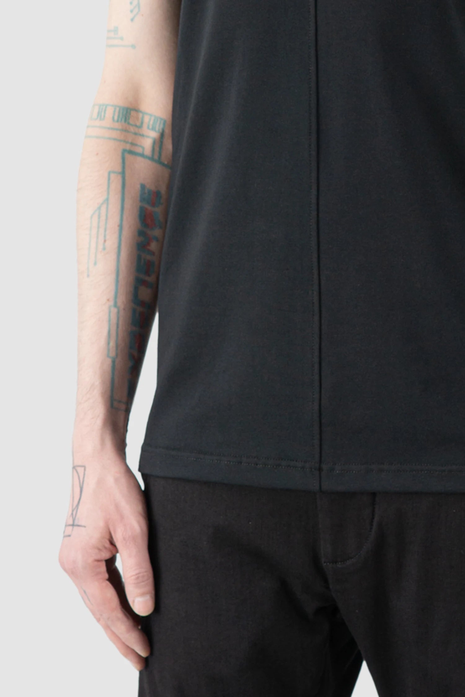 La Haine Inside Us  - Men’s Black Front Seam Elastic Cotton T-Shirt hem detail view