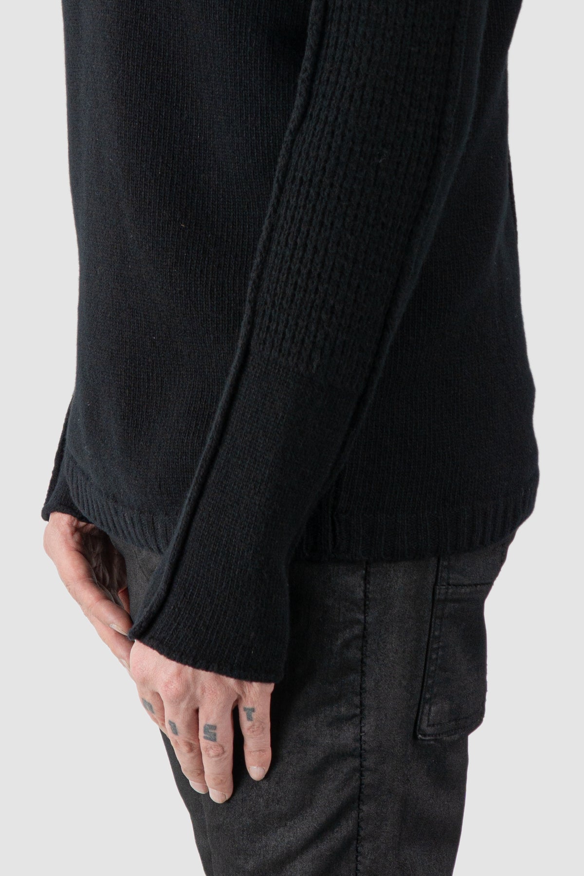 Masnada - Men's Black Lamb Wool Knit Sweater - hem detail view