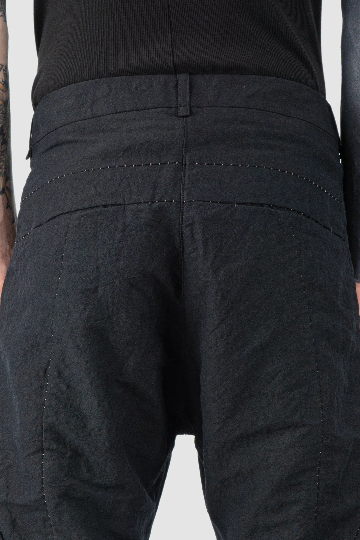 Masnada - Men’s Black Linen Blend Baggy Trousers back detail view