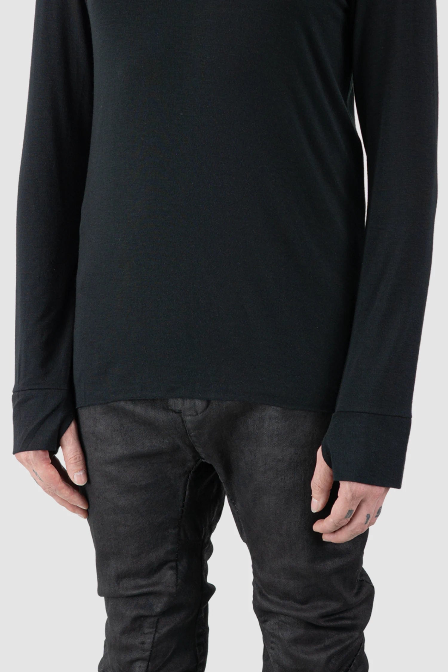 Masnada – Men's Black Modal Cashmere Long Sleeve - model front detail view