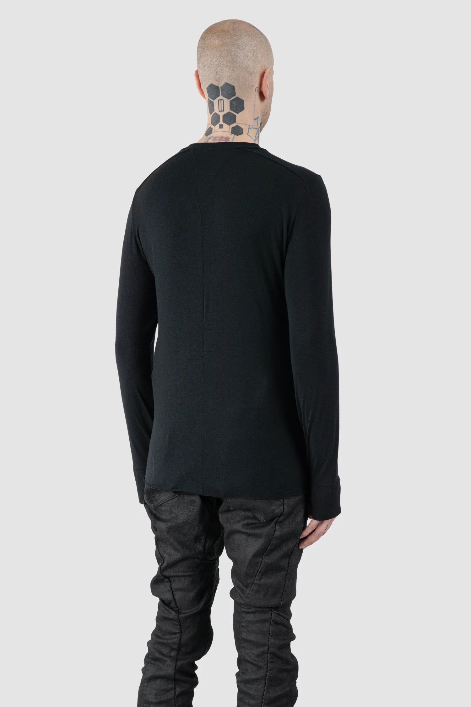 Masnada – Men's Black Modal Cashmere Long Sleeve - model back side view