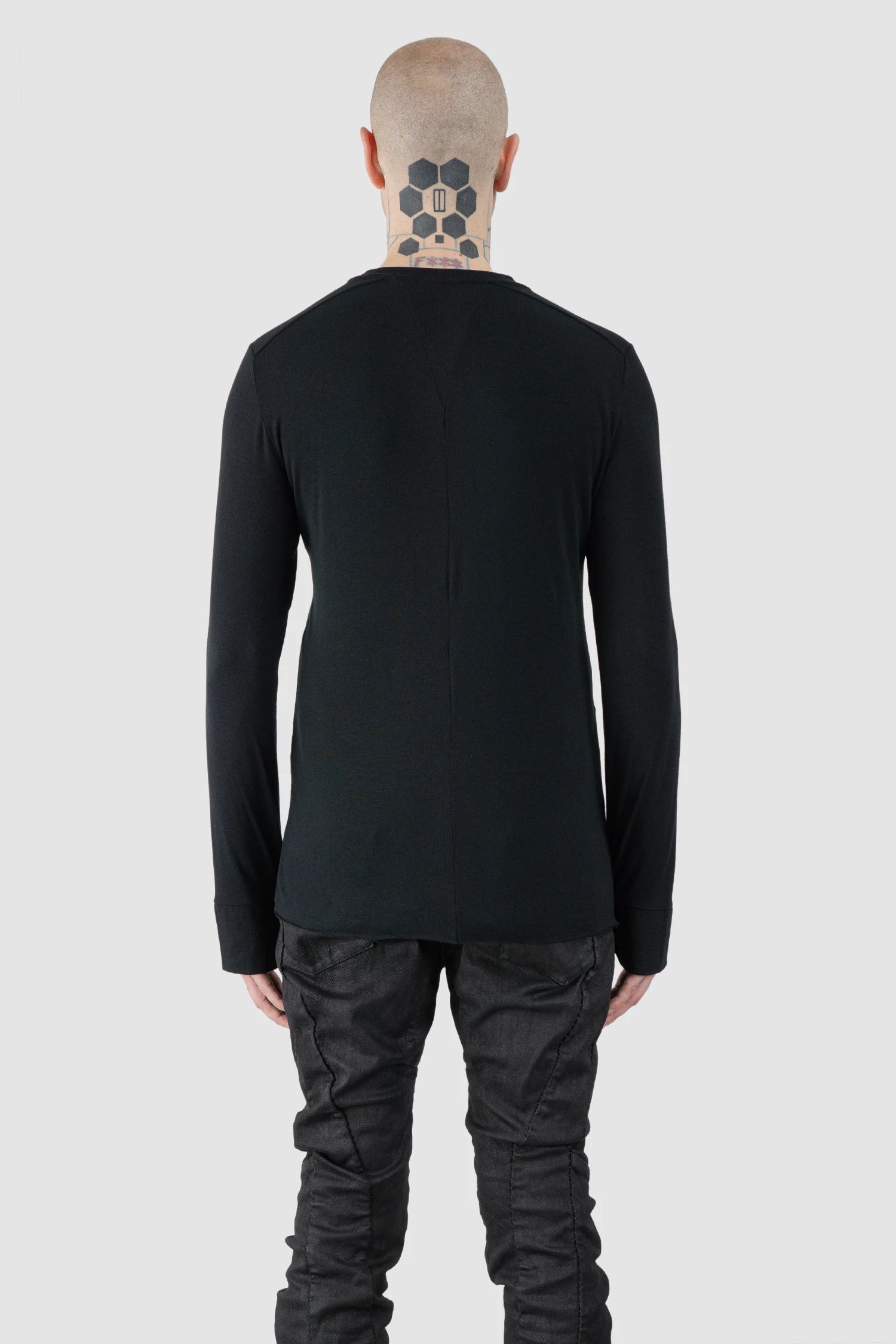 Masnada – Men's Black Modal Cashmere Long Sleeve - model back view