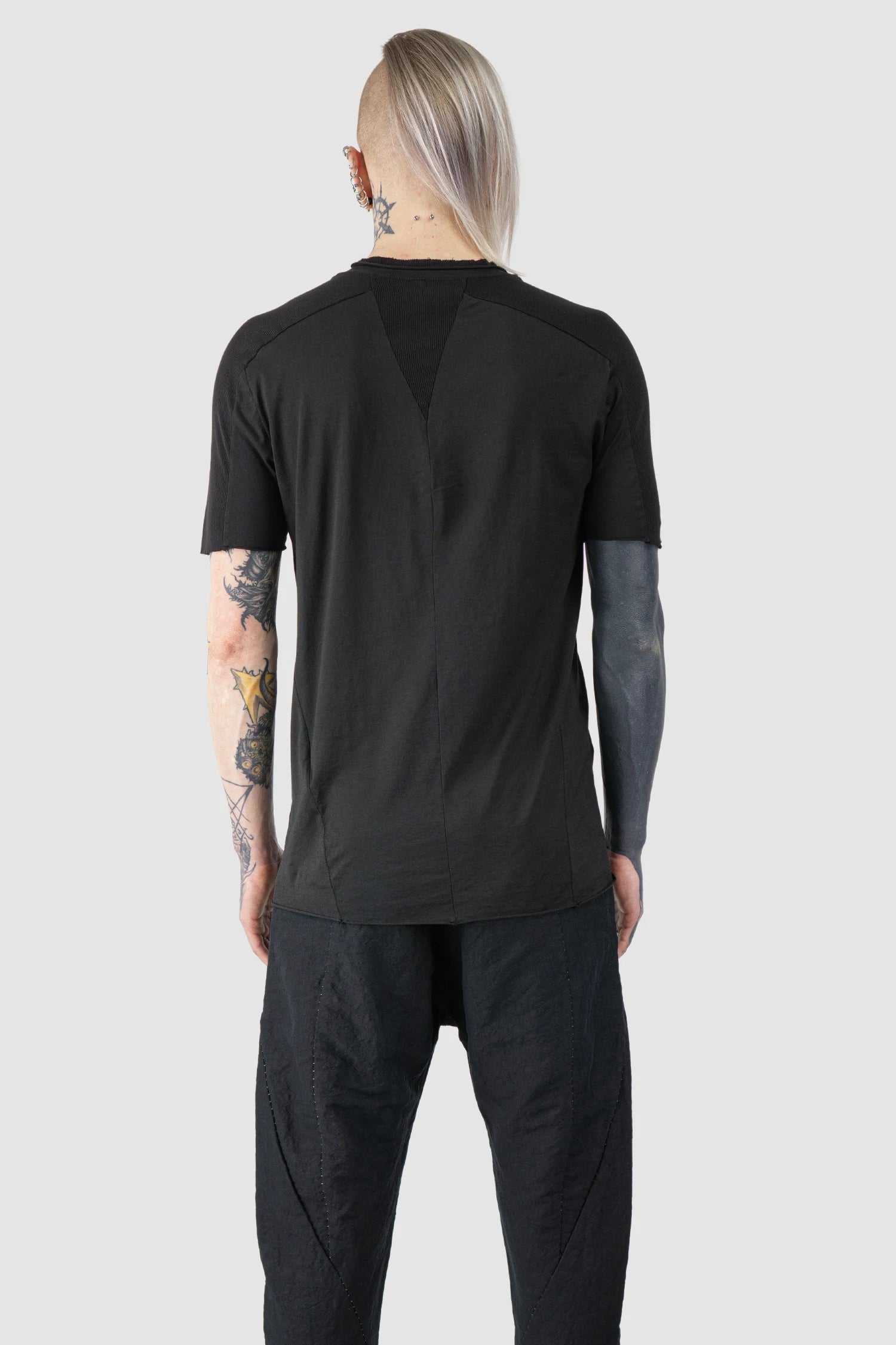Masnada - Men’s Black Shoulder Rib Patch T-Shirt model back view