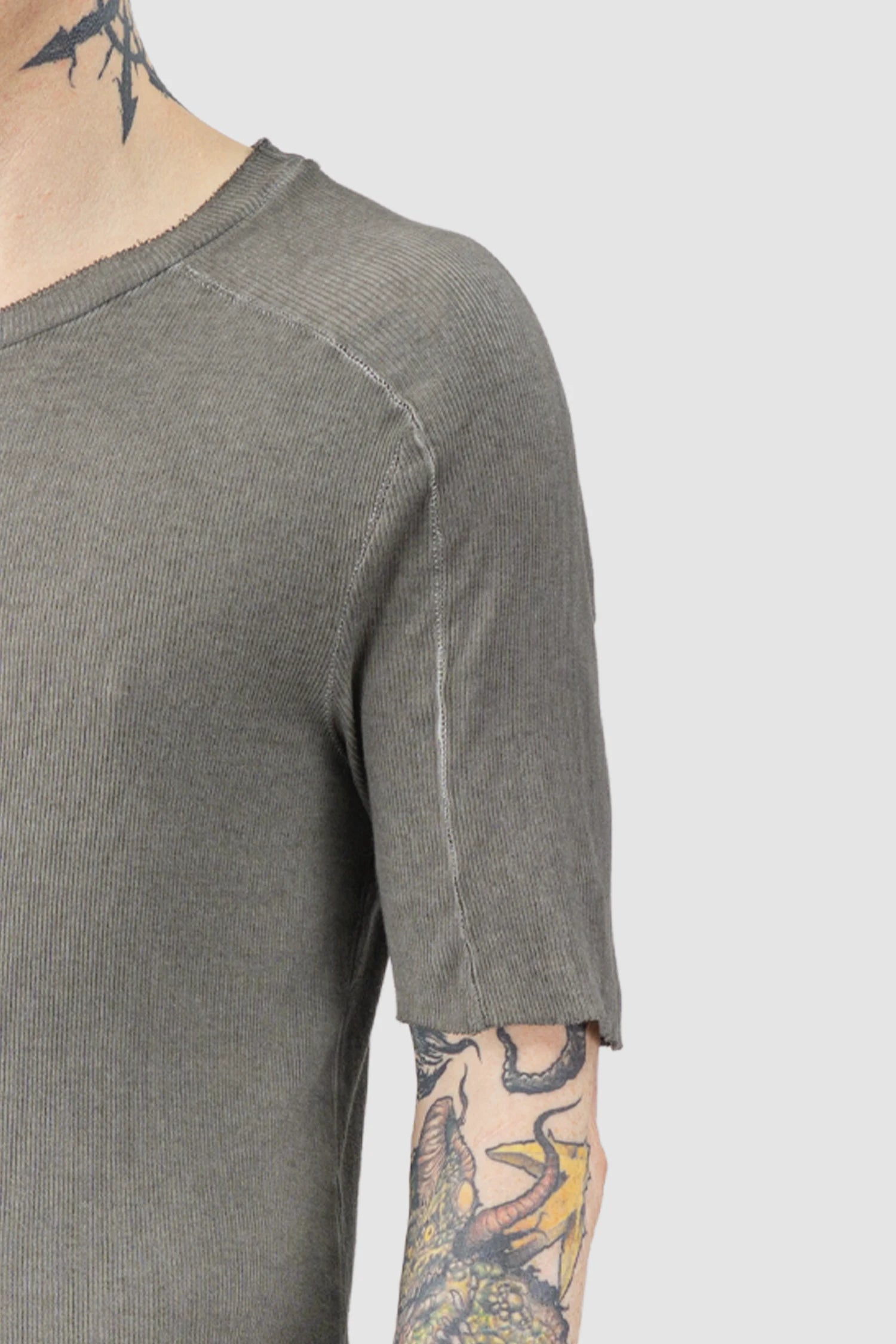 Masnada - Men’s Grey Cotton Rib Raglan T-Shirt front shoulder detail view
