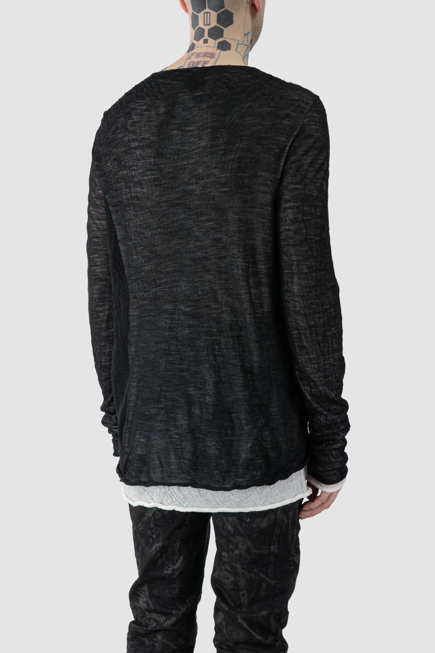 MD75 - model back side view of men’s Black and White Double Layer Thin Knitted Wool Long Sleeve Sweater