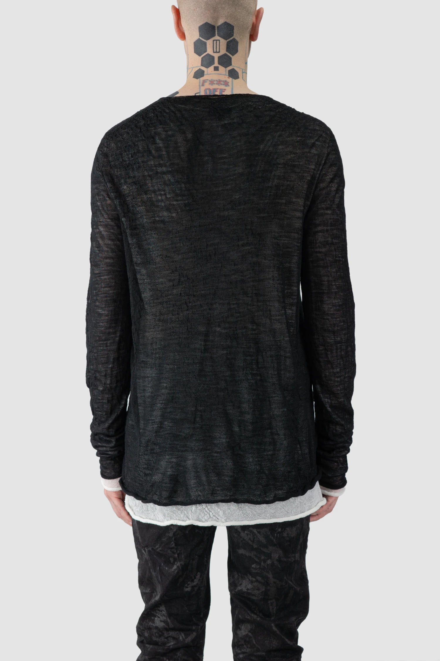 MD75 - model back view of men’s Black and White Double Layer Thin Knitted Wool Long Sleeve Sweater