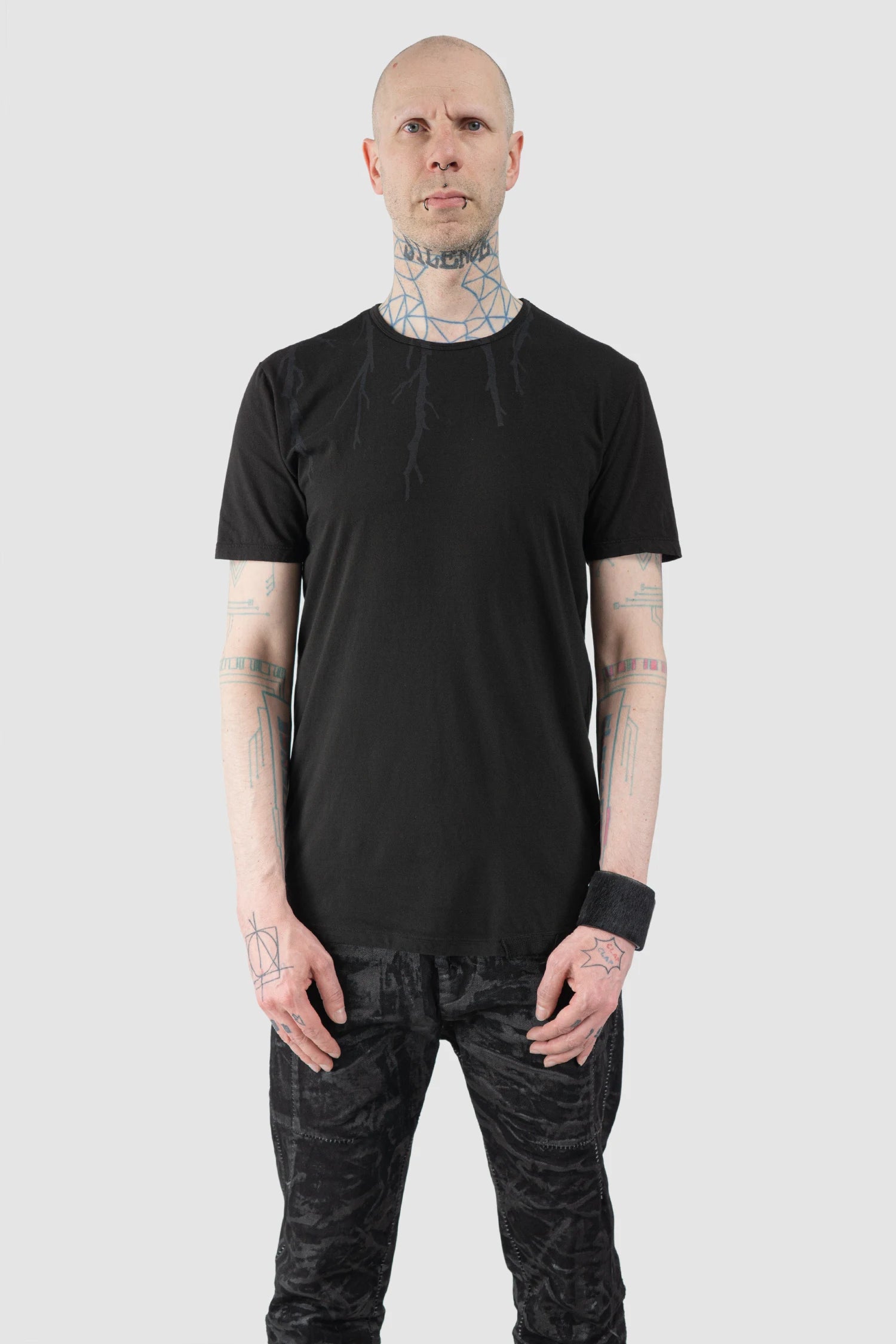 MD75 - Men’s Black Cotton T-Shirt with Abstract Wood Print model front view