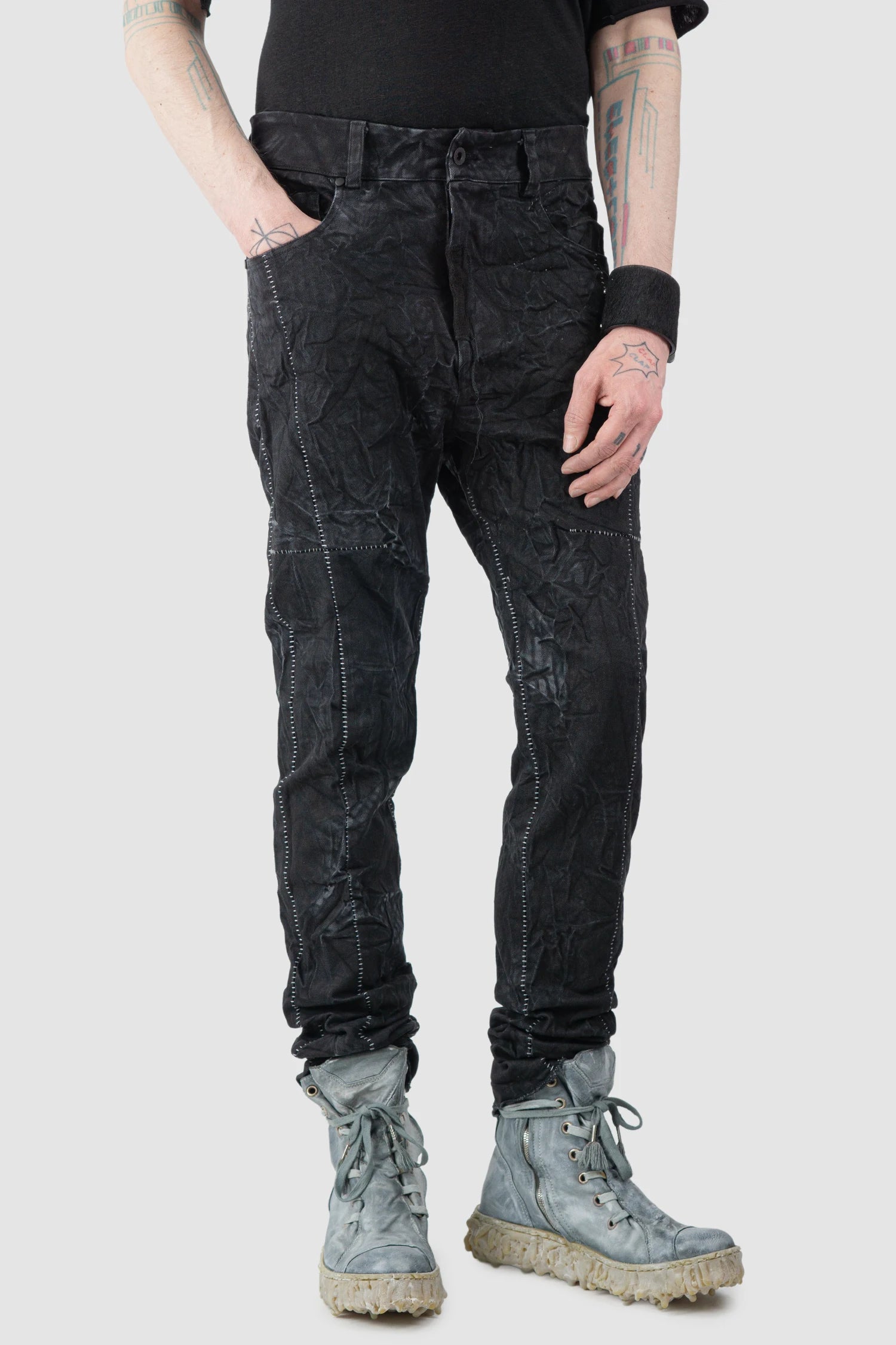 MD75 - Men’s Black Crinkled Stone Washed Denim Jeans model relaxed view