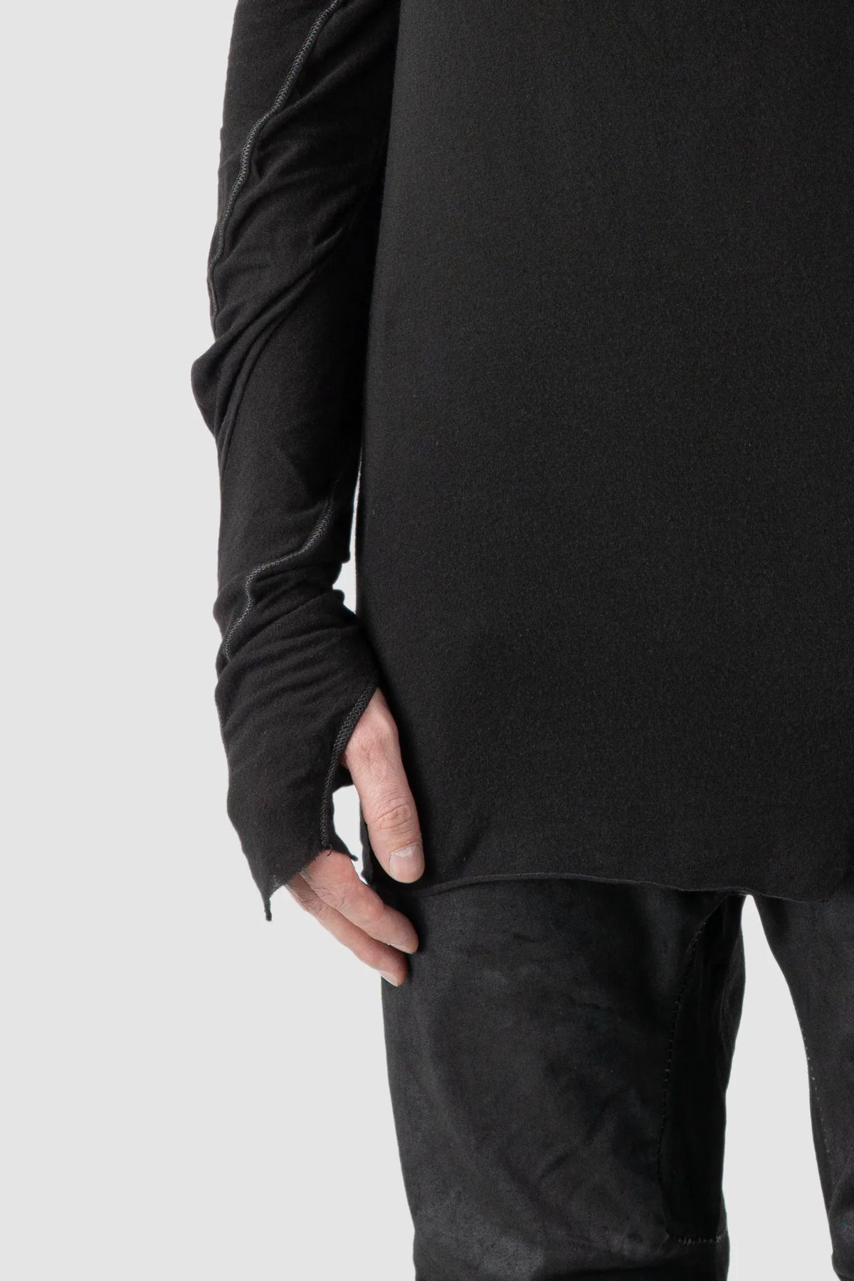 MD75 - Men's Black Lightweight Modal Cashmere High Neck Sweater - thumbhole detail view