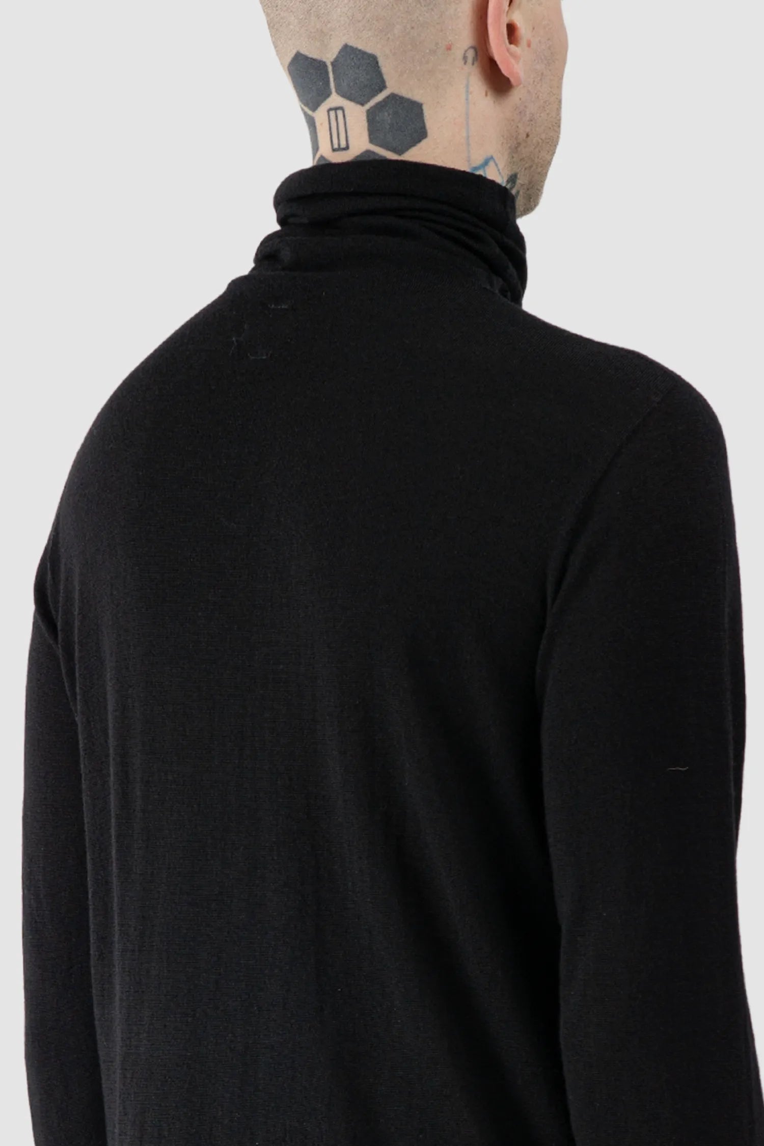 MD75 - Men's Black Lightweight Wool Turtleneck Knit Sweater - back detail view