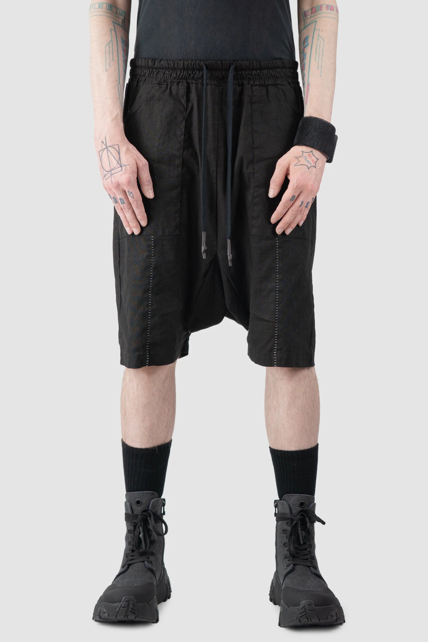 MD75 - Men’s Black Linen Drop Crotch Shorts model front view