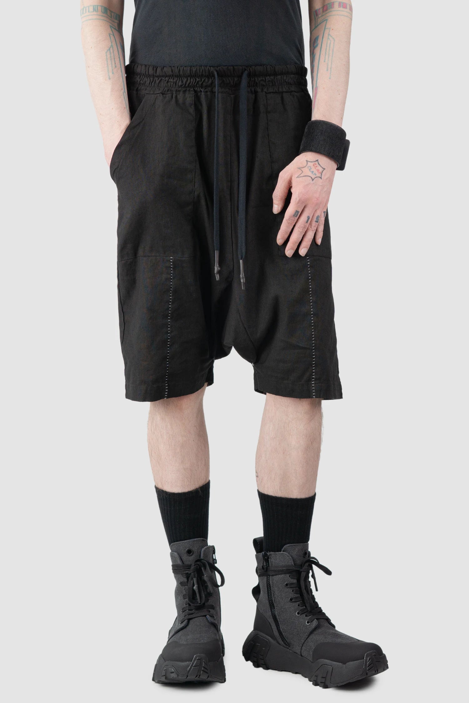 MD75 - Men’s Black Linen Drop Crotch Shorts model relaxed view