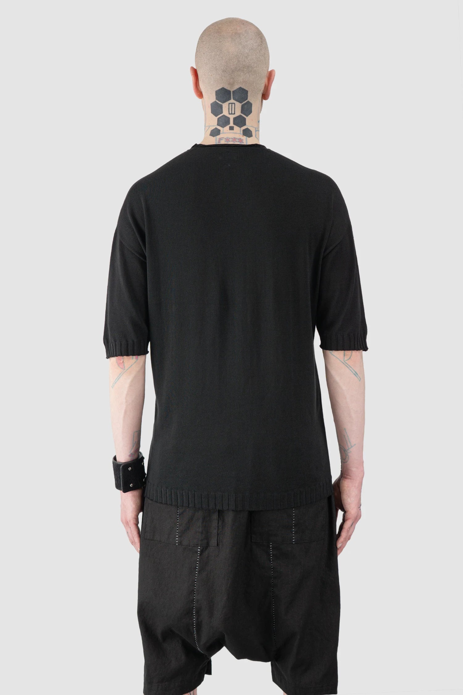 MD75 - Men’s Black Oversized Cotton Knit Raglan T-Shirt model back view