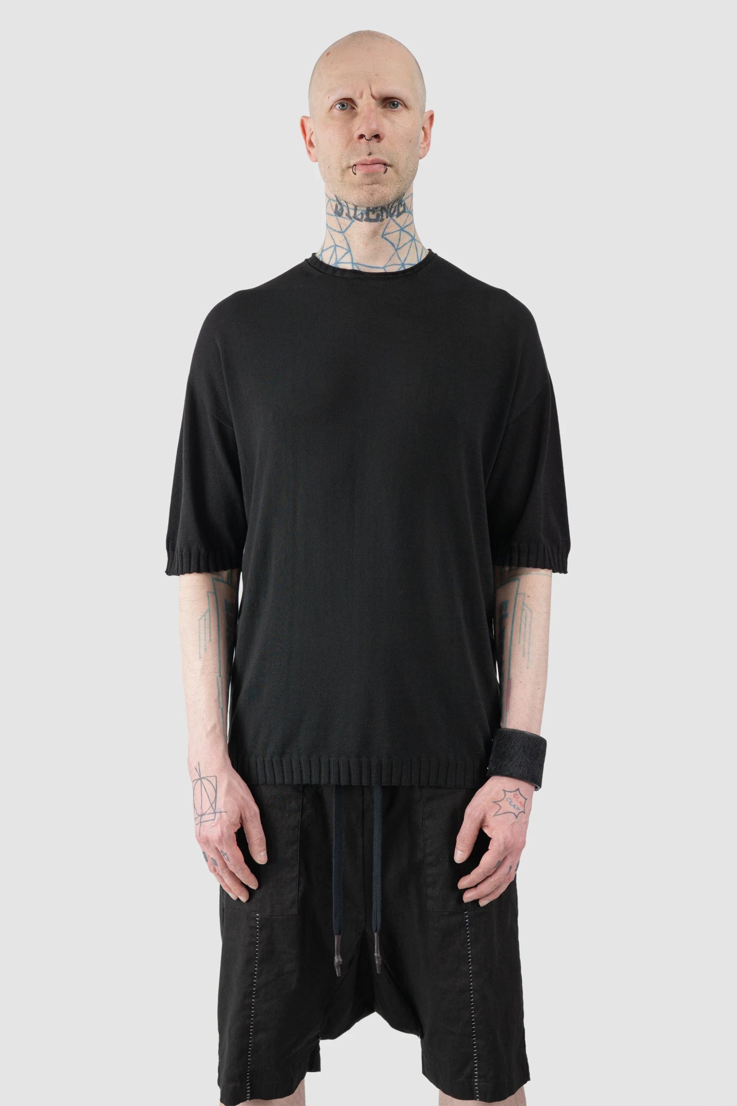 MD75 - Men’s Black Oversized Cotton Knit Raglan T-Shirt model front view