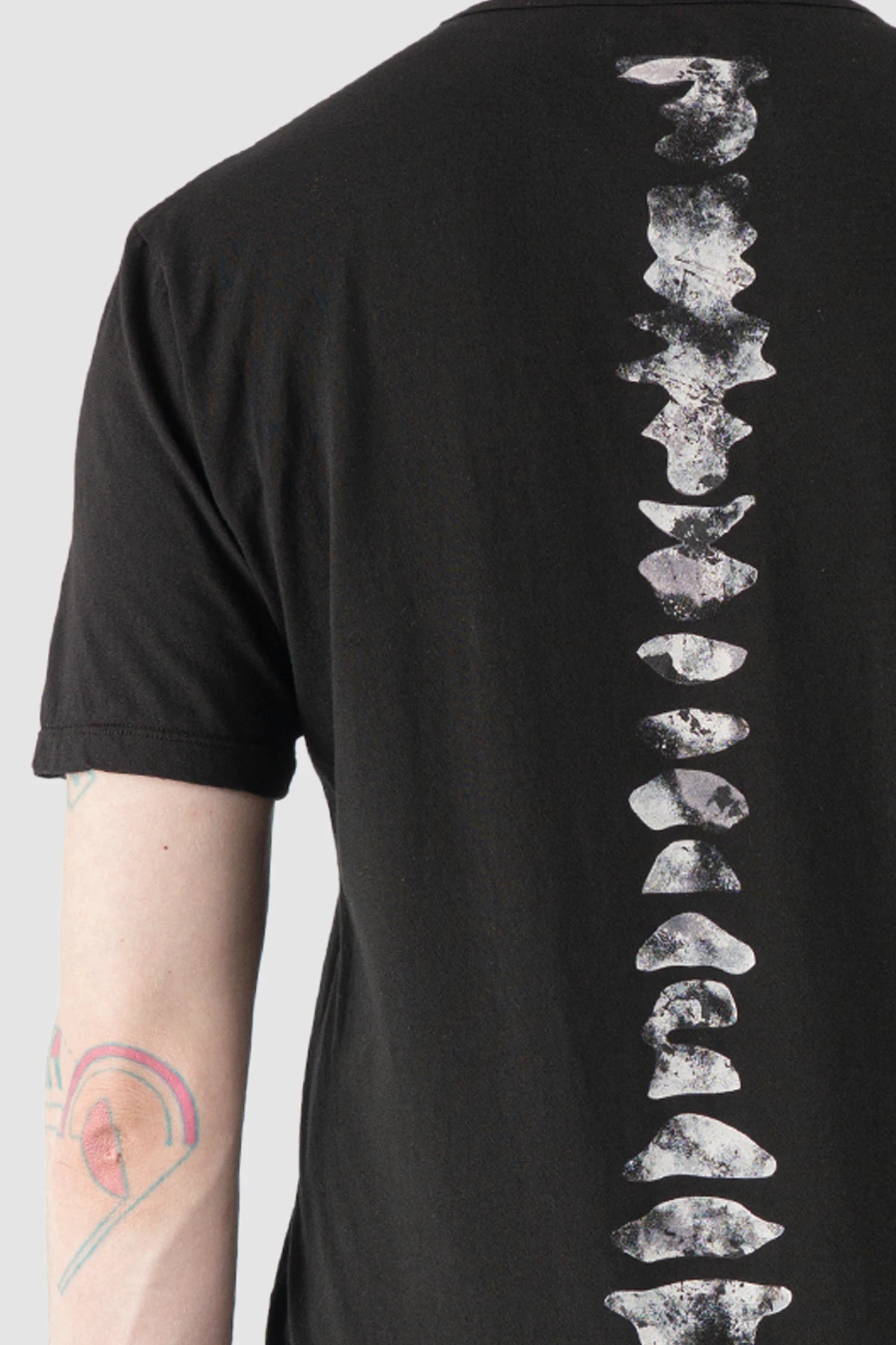 MD75 - Men’s Black T-Shirt with Spine Back Print back detail view